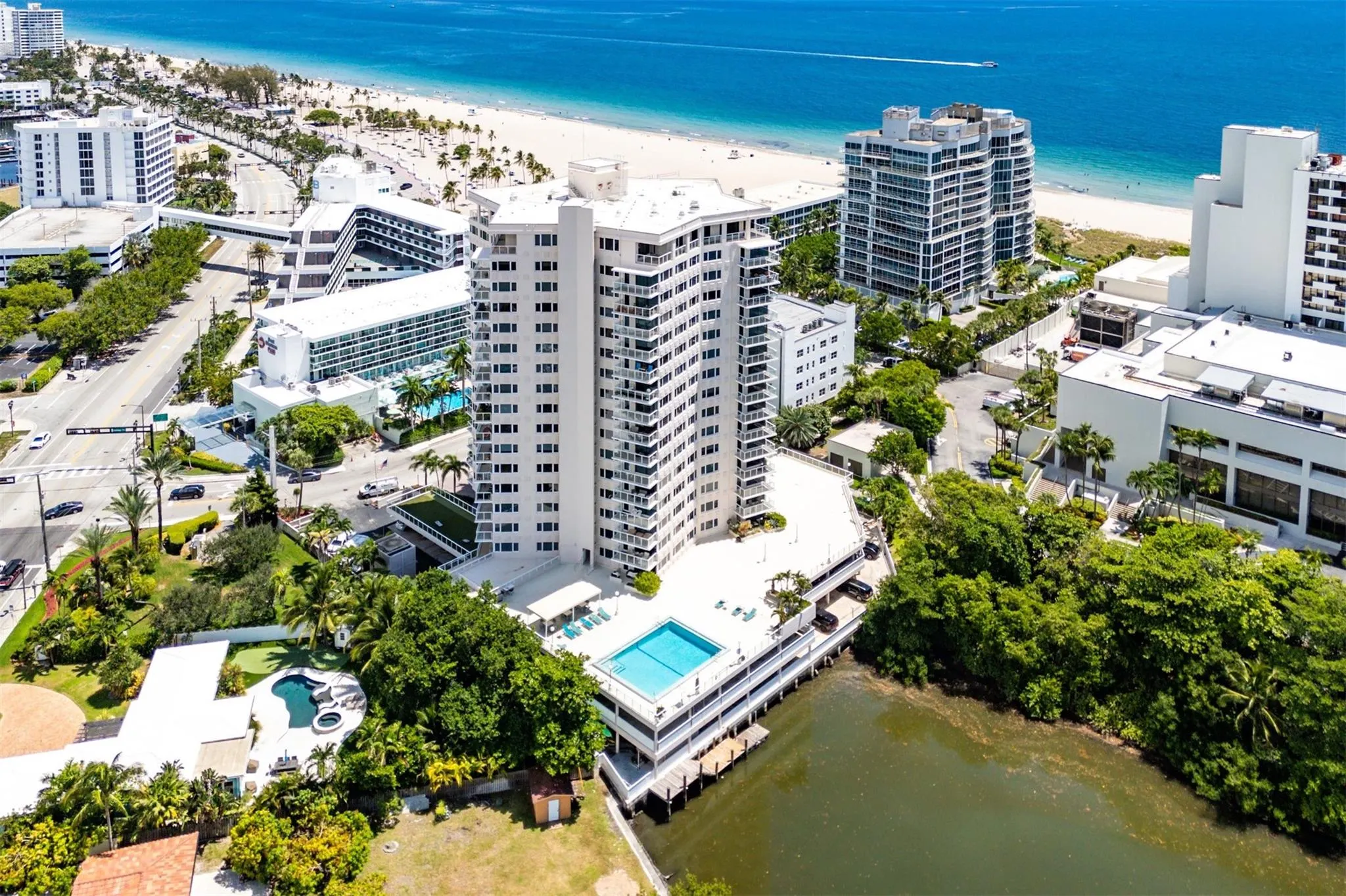 3000 Holiday Dr, #1605
