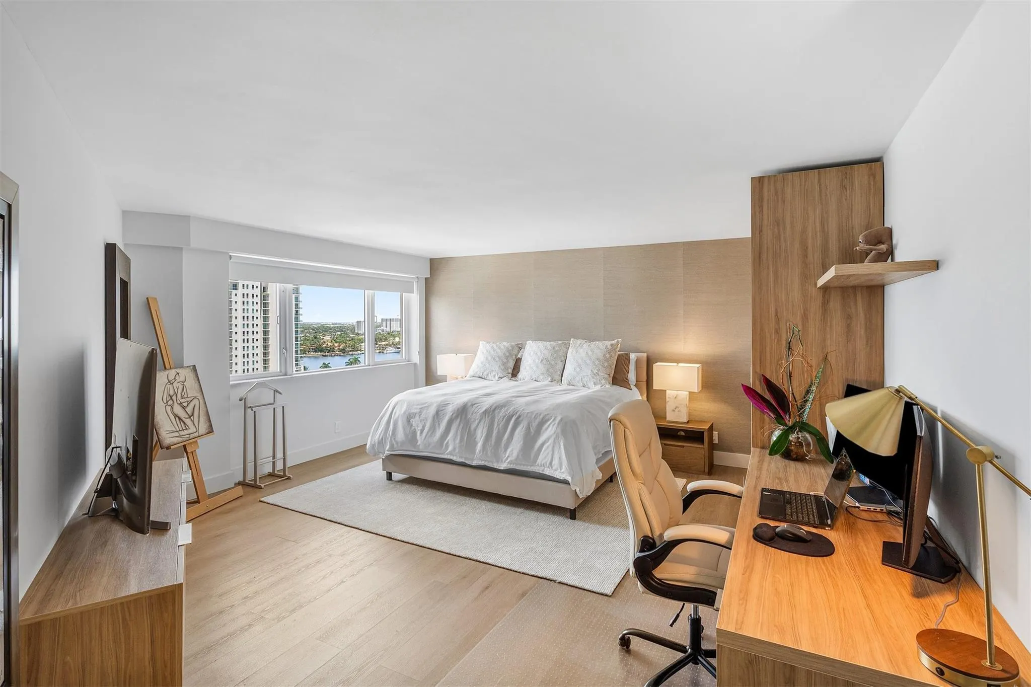 3000 Holiday Dr, #1605