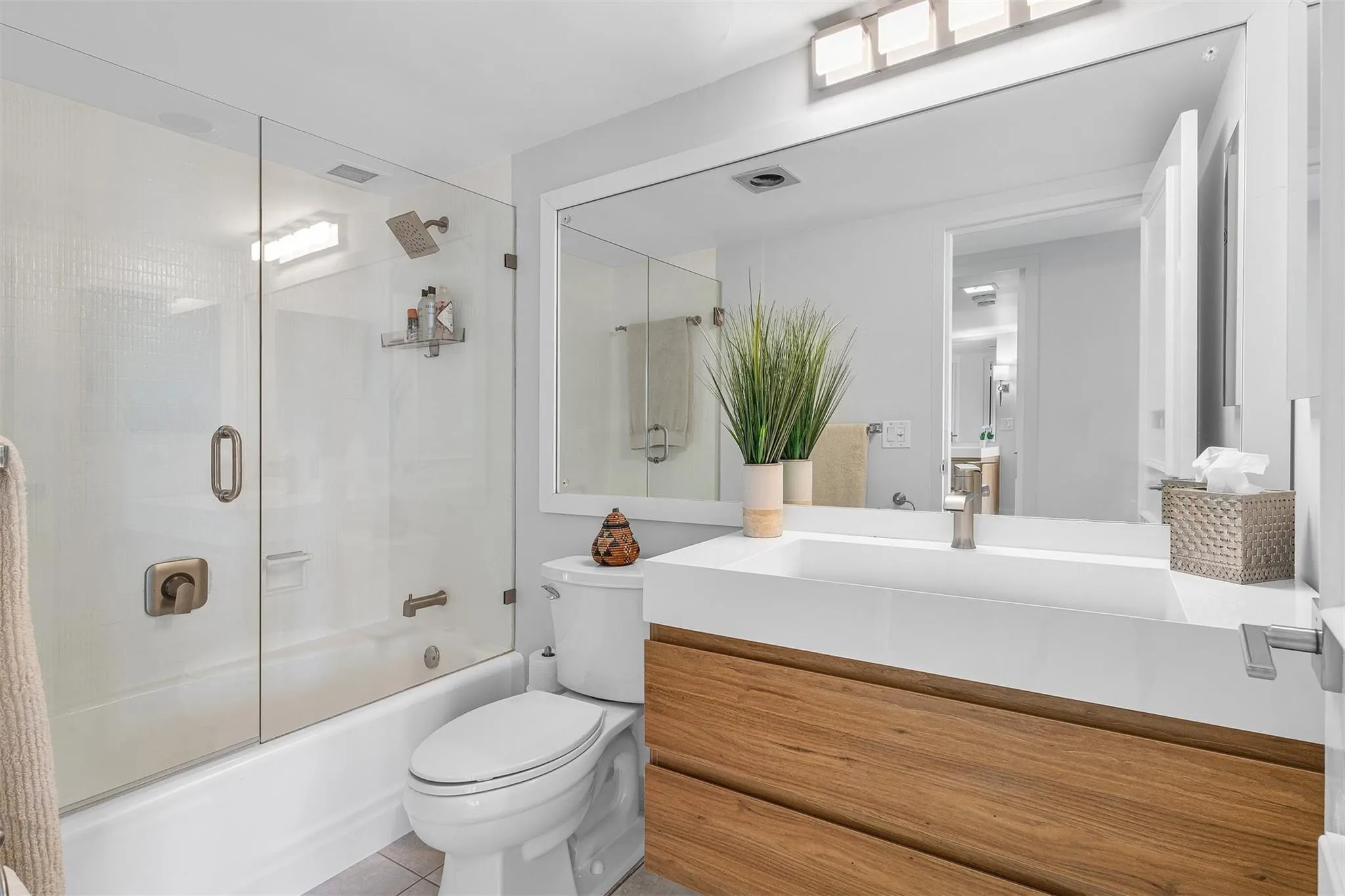 3000 Holiday Dr, #1605
