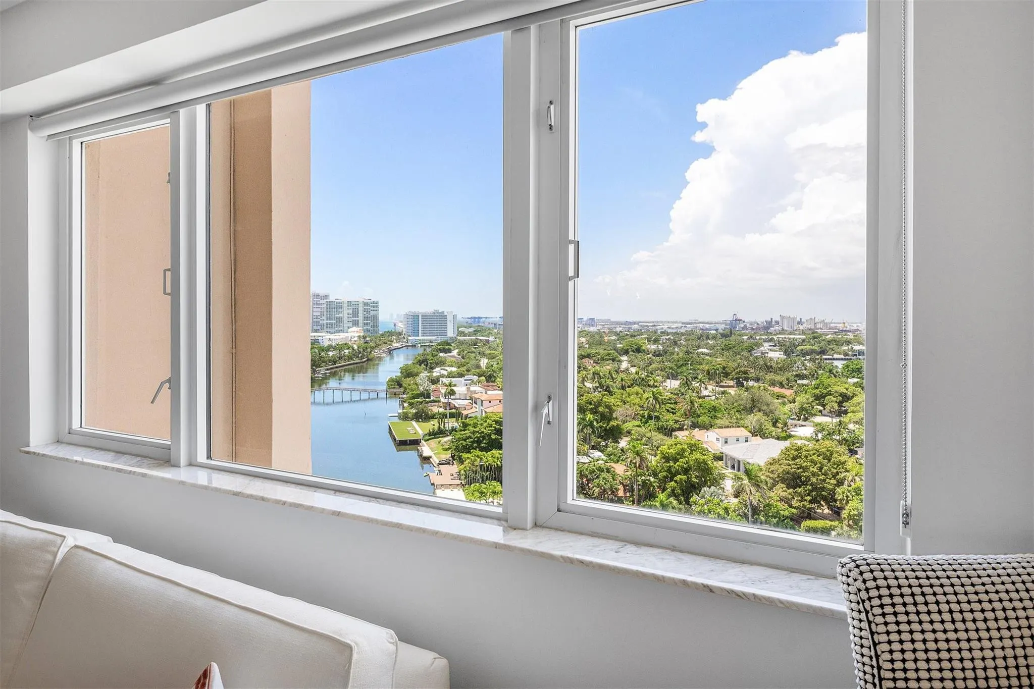 3000 Holiday Dr, #1605