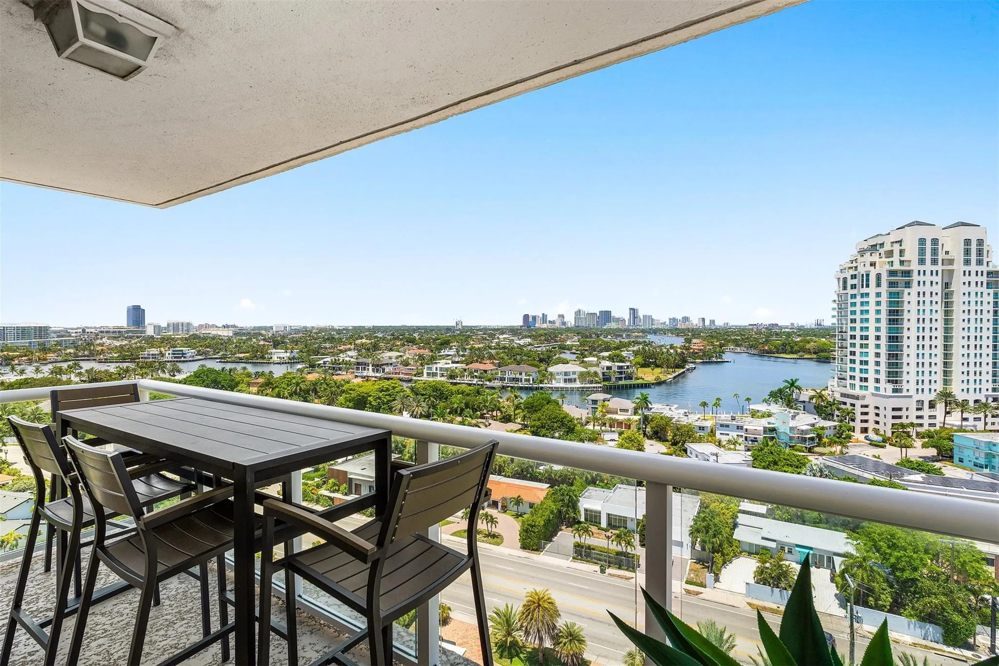 3000 Holiday Dr, #1605