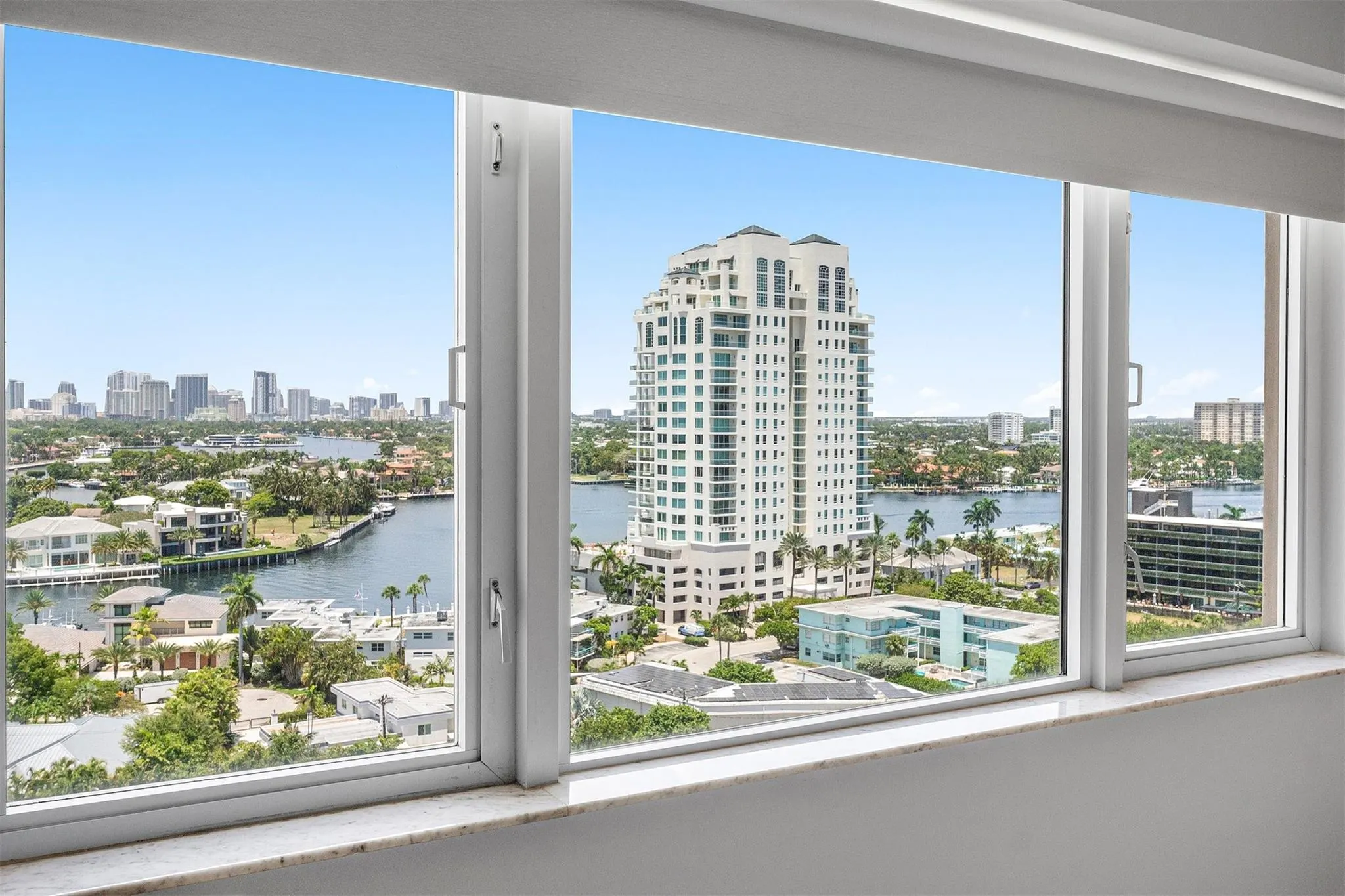 3000 Holiday Dr, #1605