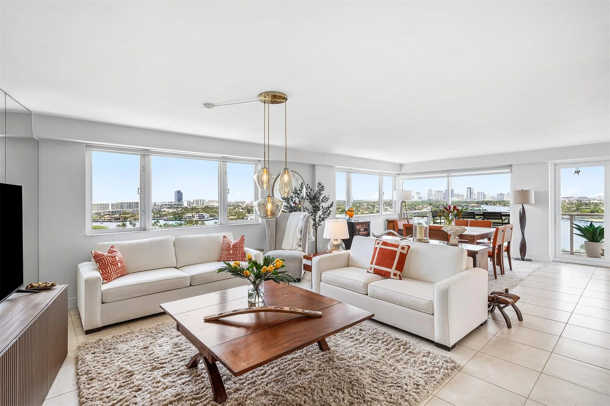 3000 Holiday Dr, #1605