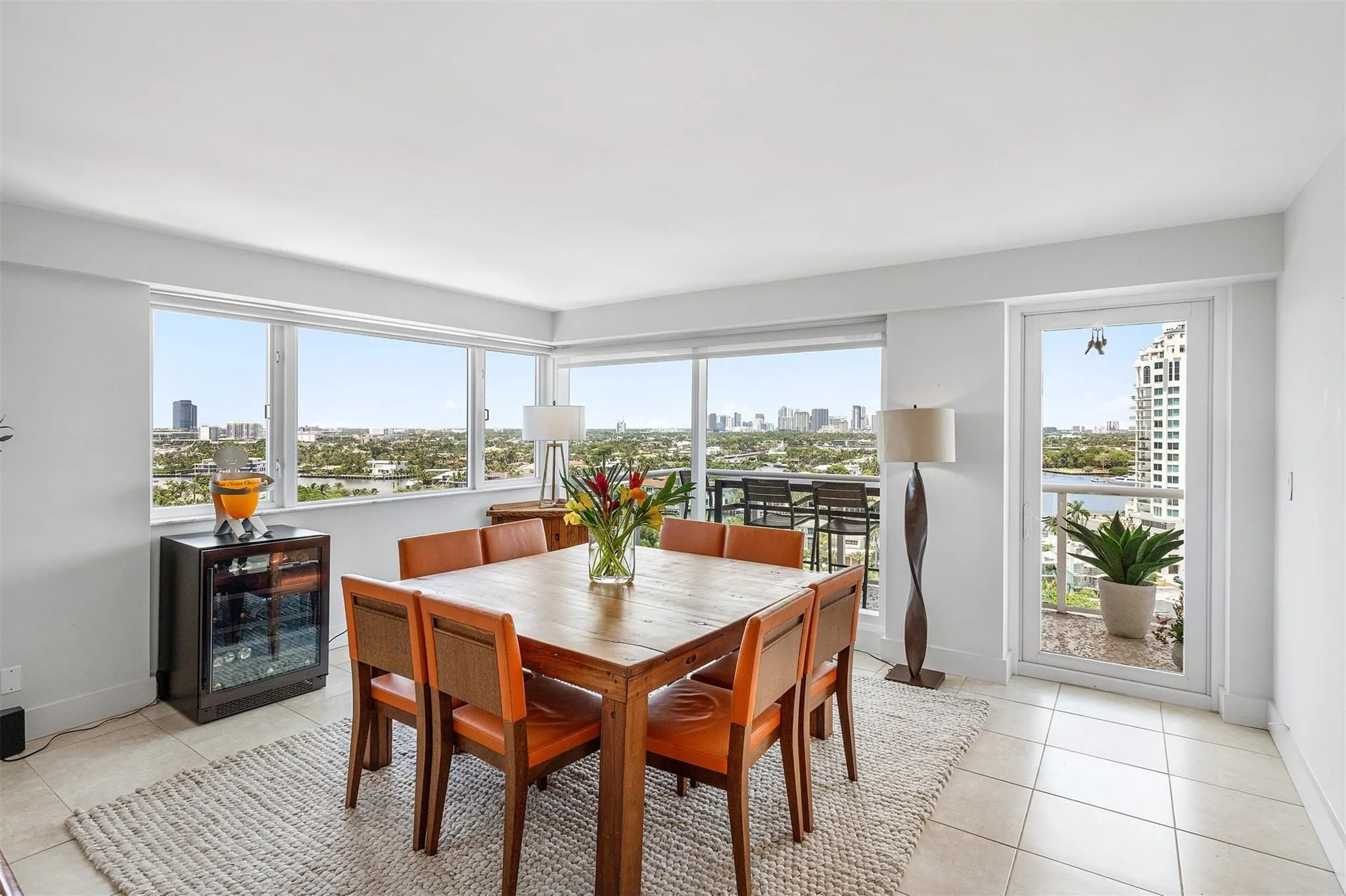 3000 Holiday Dr, #1605