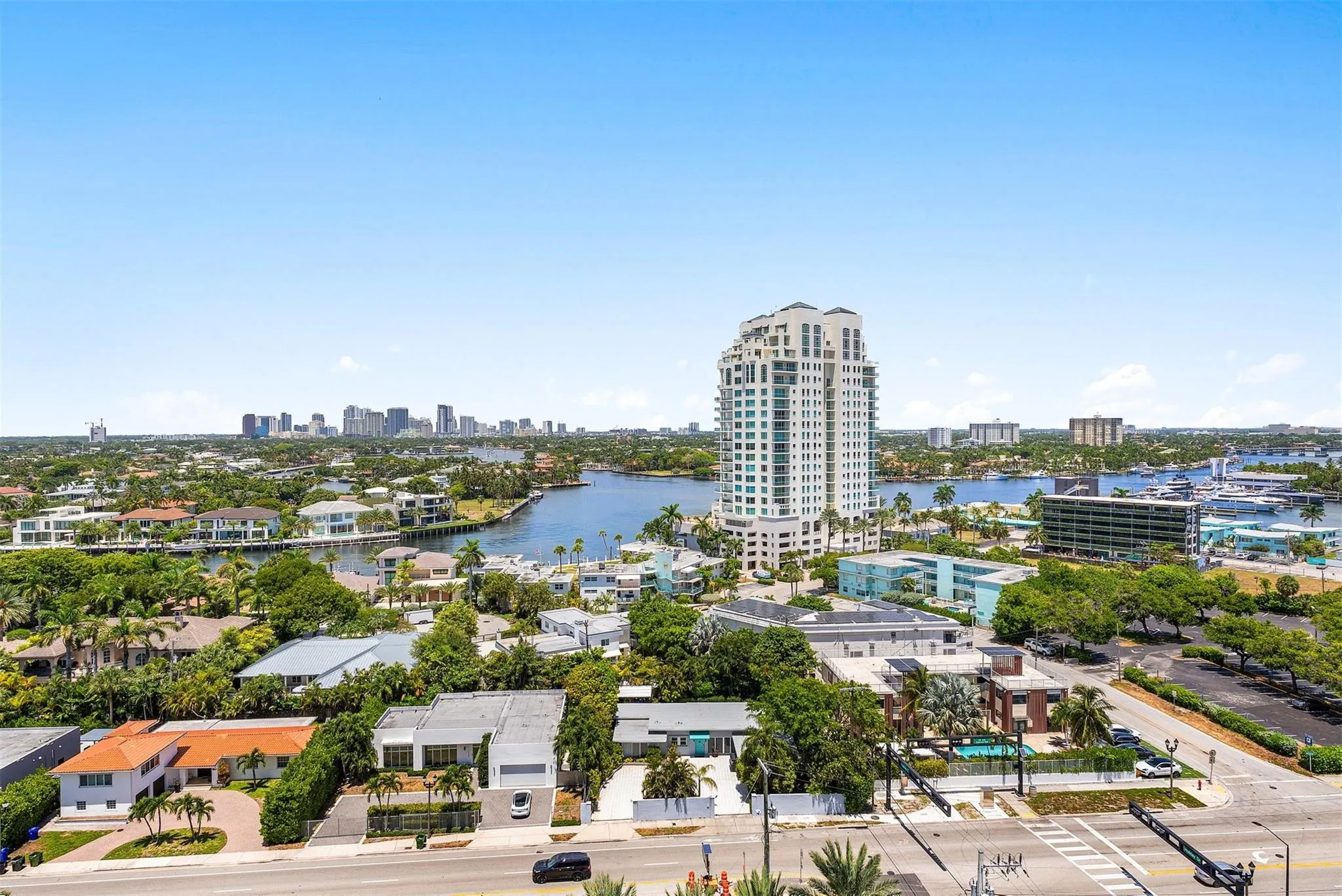 3000 Holiday Dr, #1605