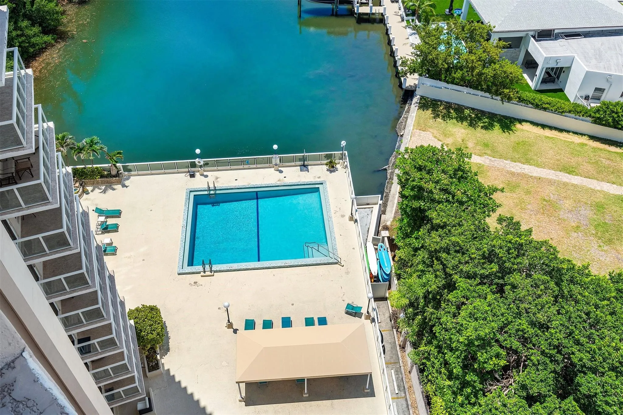 3000 Holiday Dr, #1605