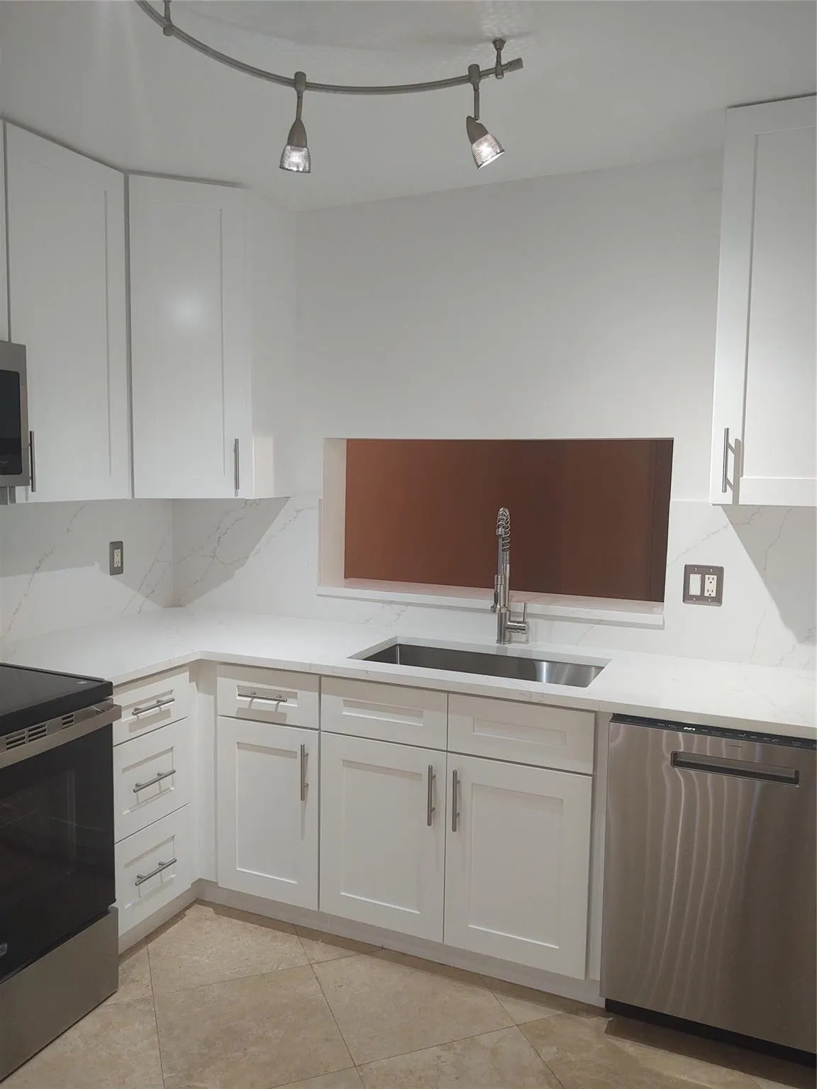301 Club Cir, #103