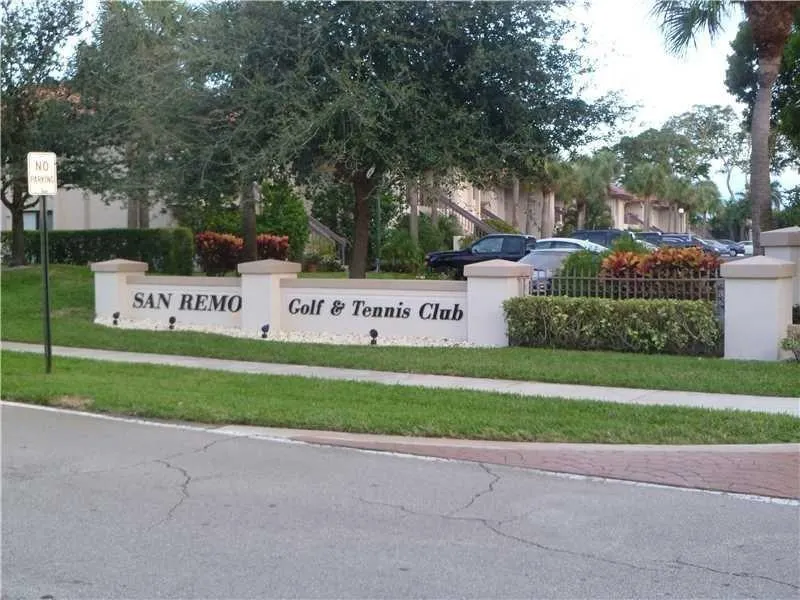 301 Club Cir, #103