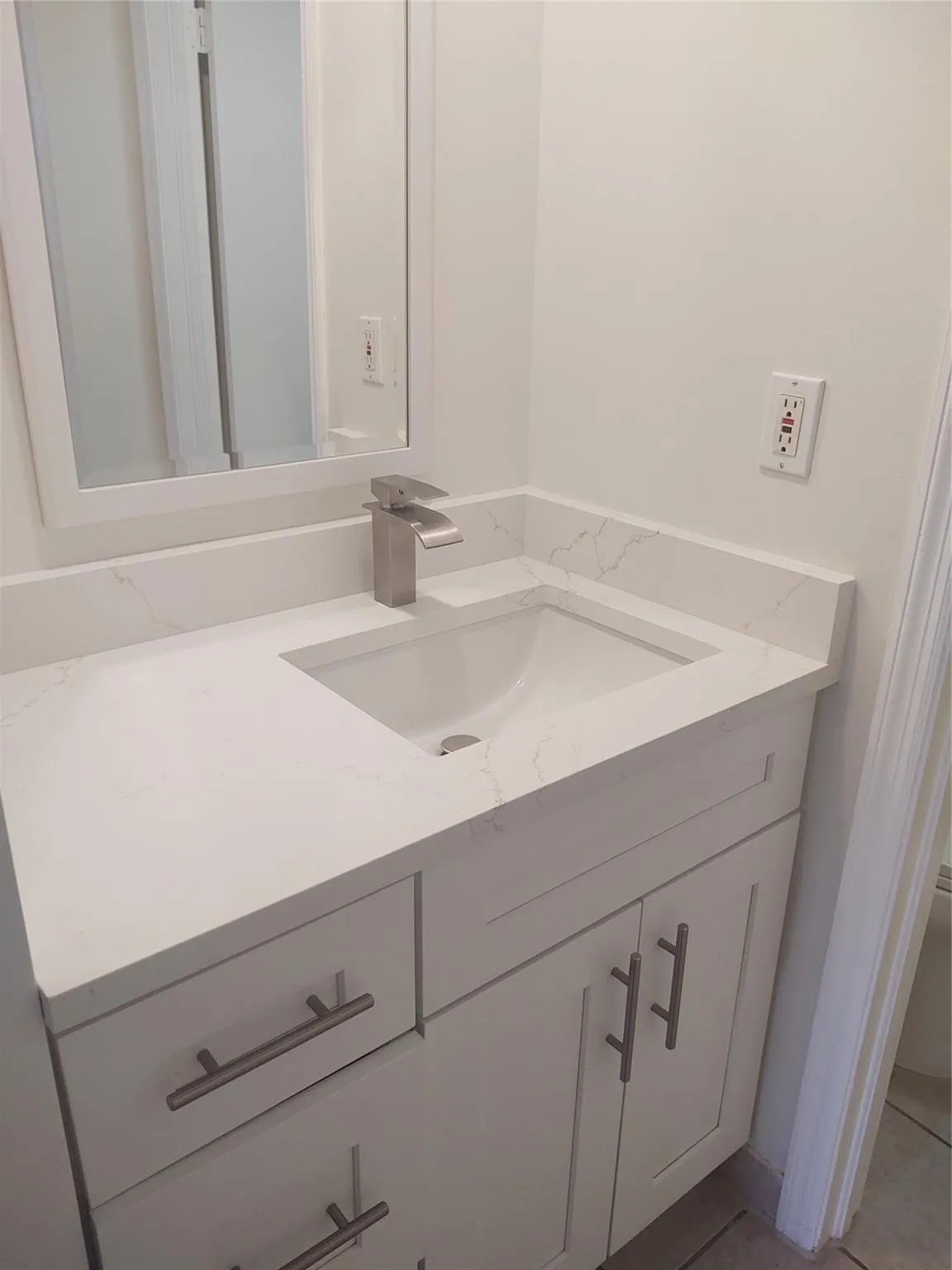 301 Club Cir, #103