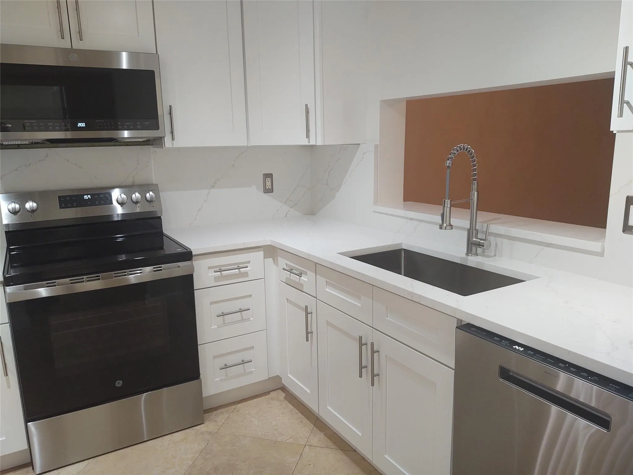 301 Club Cir, #103