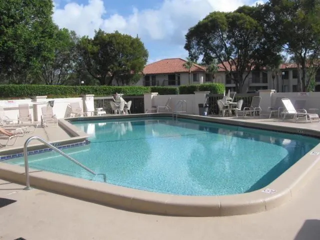 301 Club Cir, #103