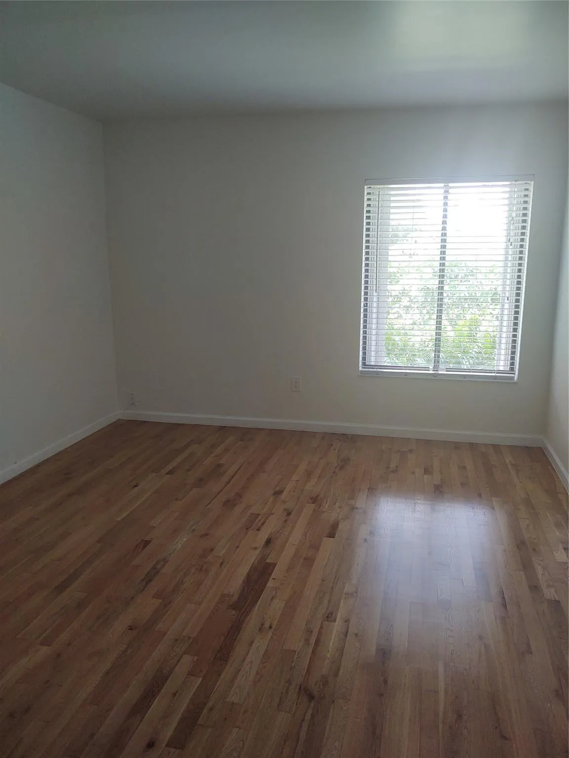 301 Club Cir, #103