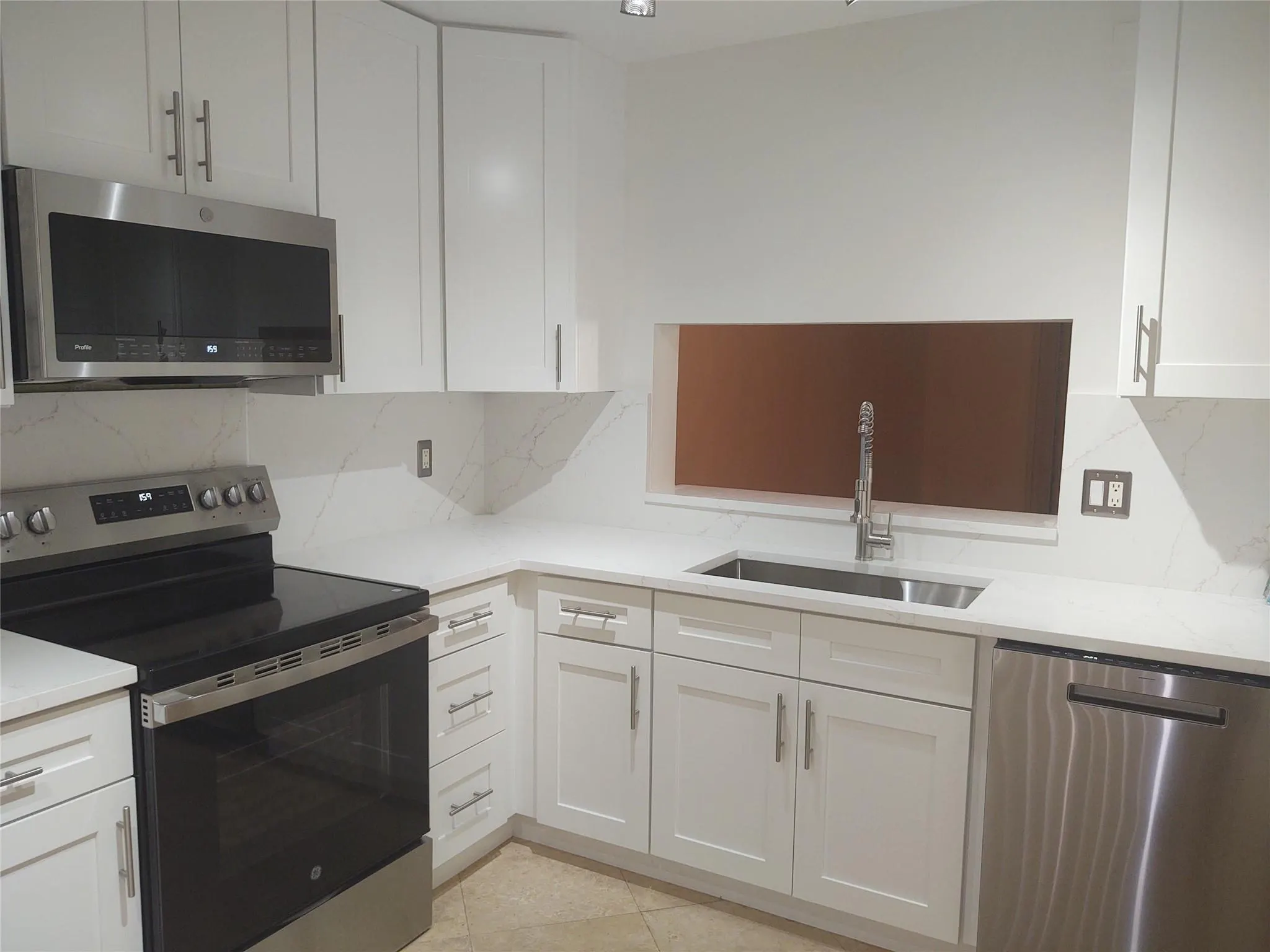 301 Club Cir, #103