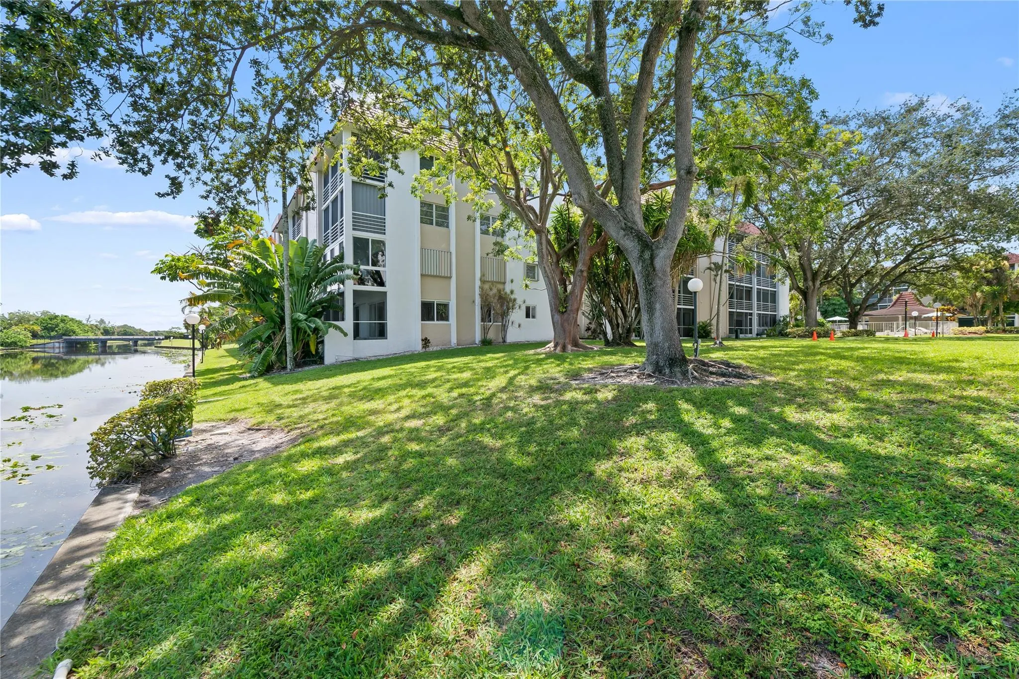 3581 Inverrary Dr, #104