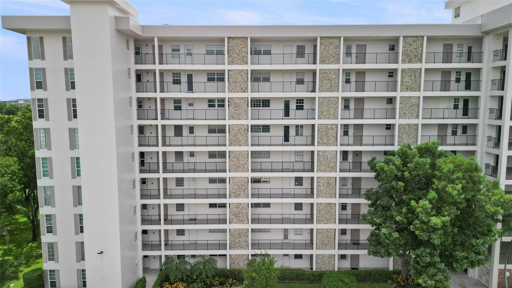 3050 N Palm Aire Dr, #609