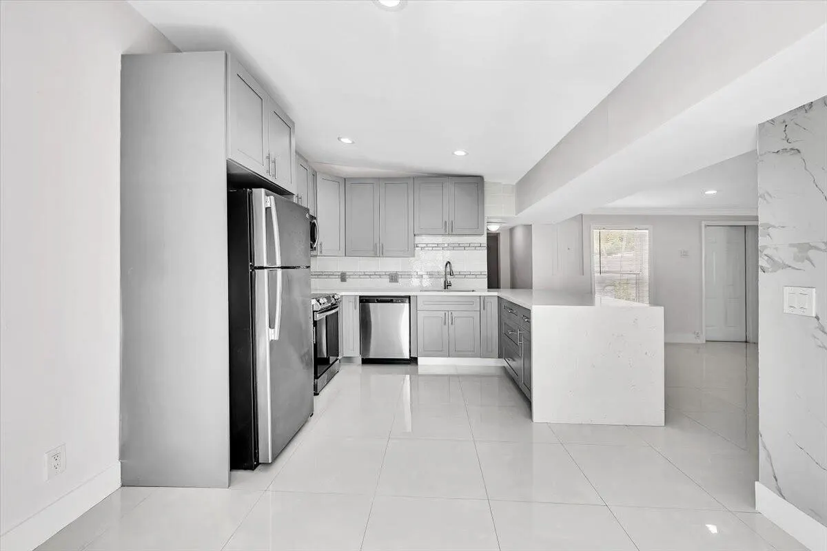 700 NE 3rd Avenue