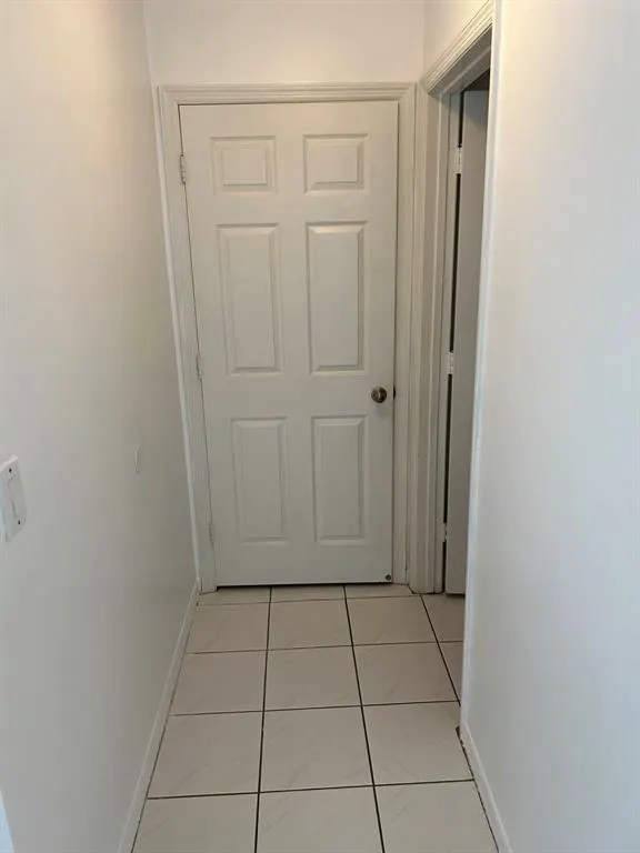 73 Gables Blvd