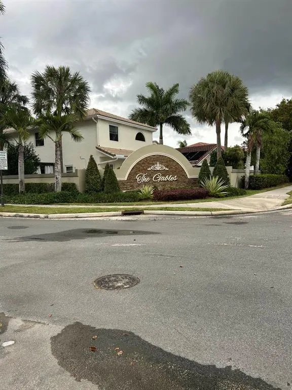 73 Gables Blvd