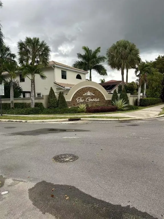 73 Gables Blvd