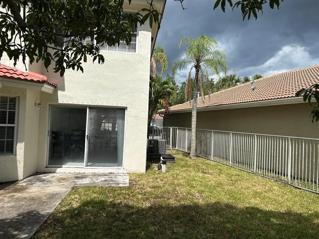 73 Gables Blvd