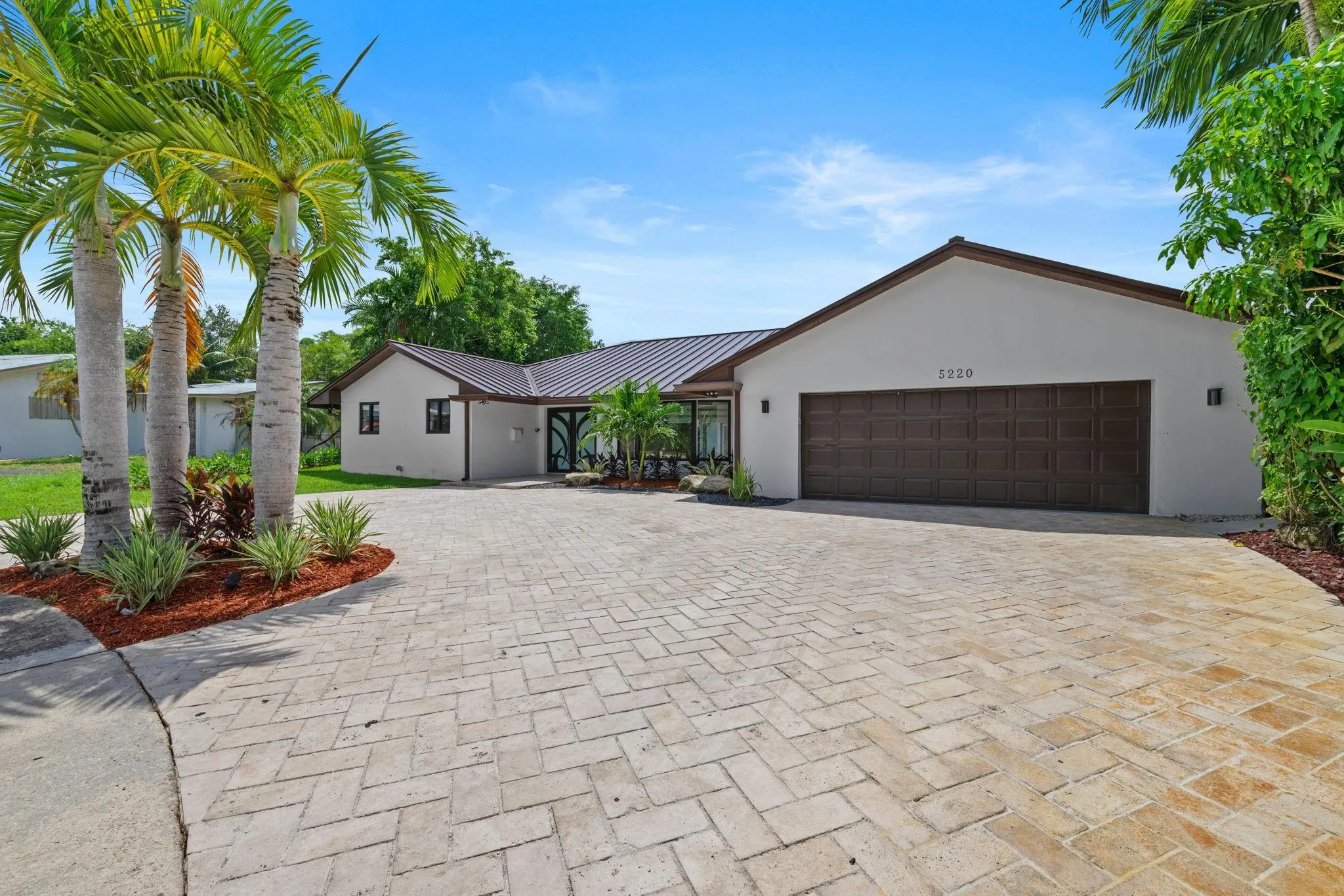 5220 N 31st Pl
