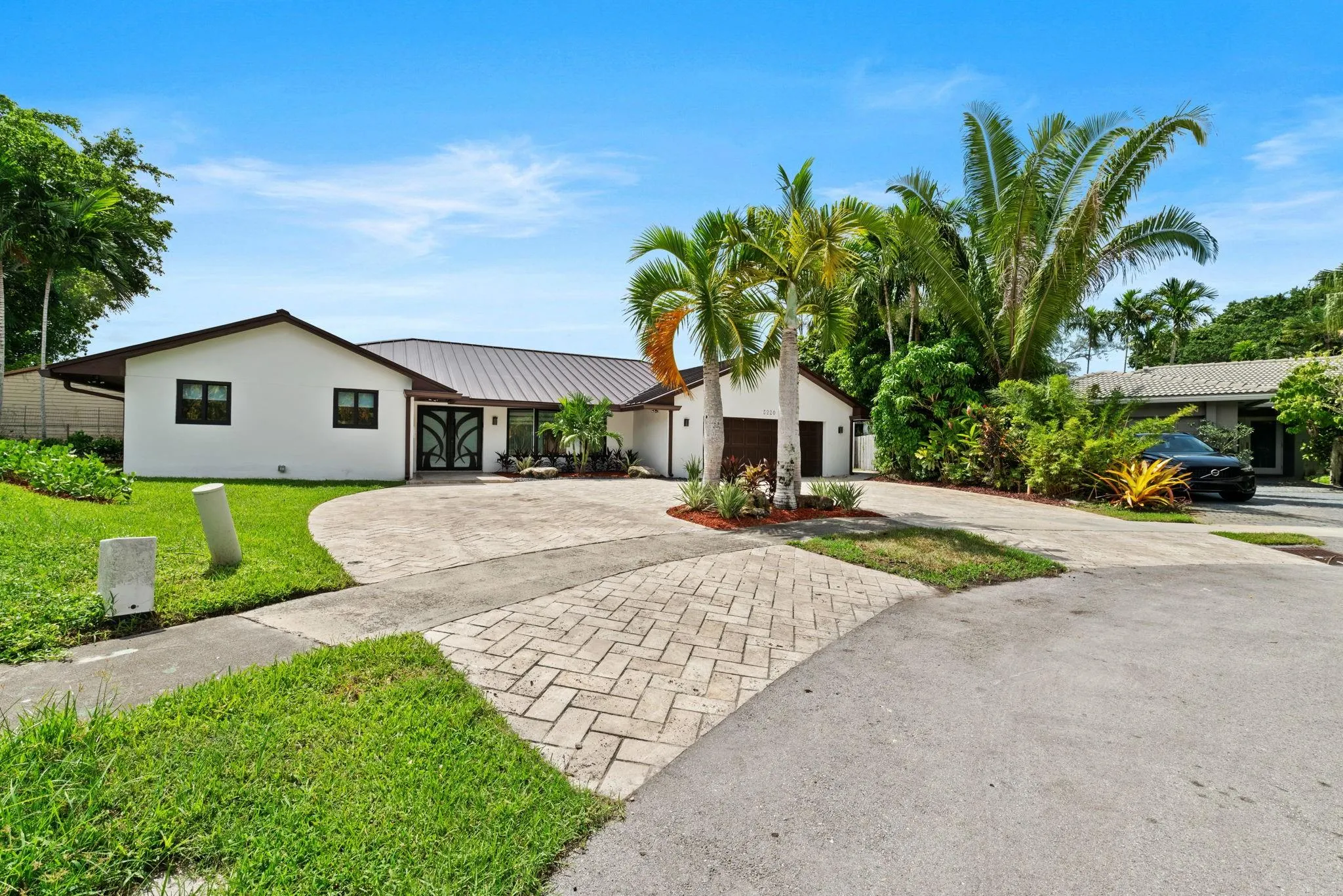 5220 N 31st Pl
