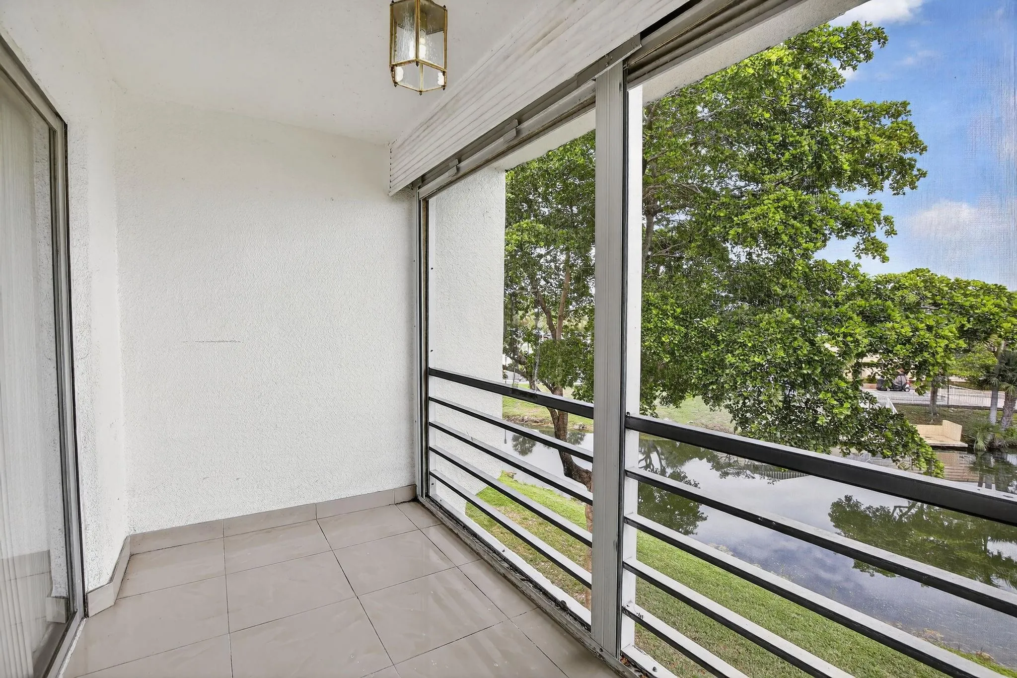 8100 Sunrise Lakes Blvd, #303
