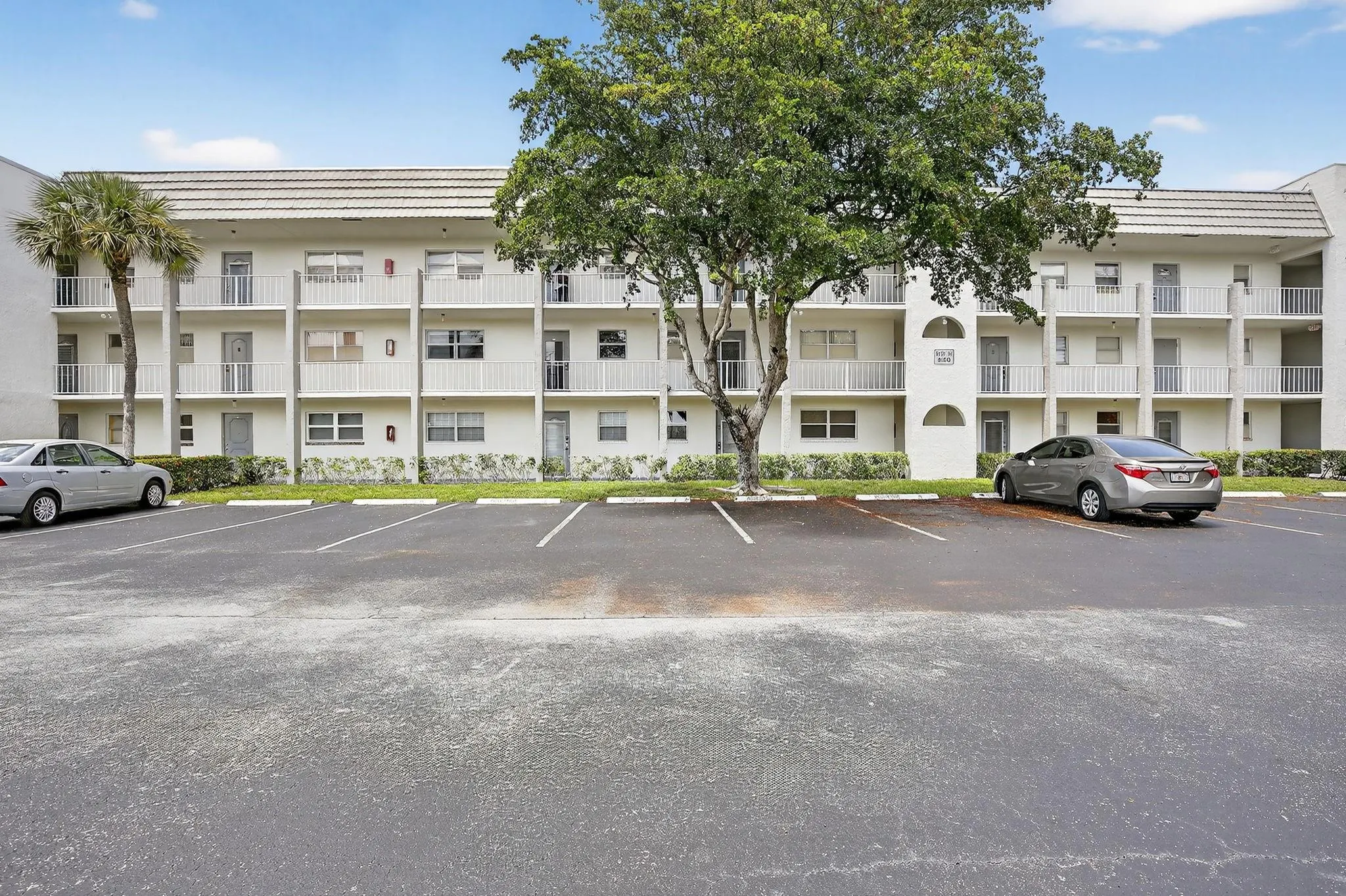 8100 Sunrise Lakes Blvd, #303