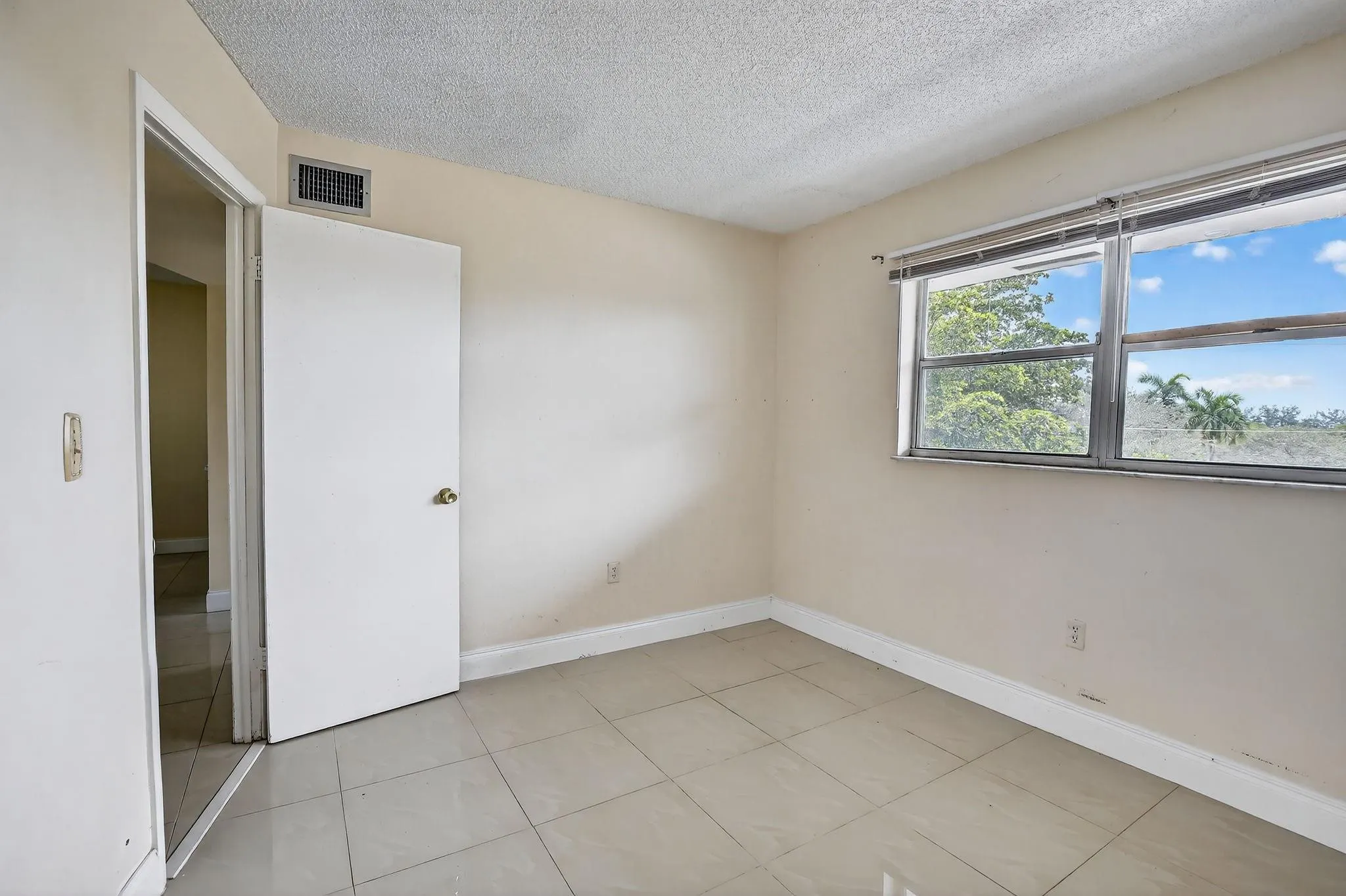 8100 Sunrise Lakes Blvd, #303