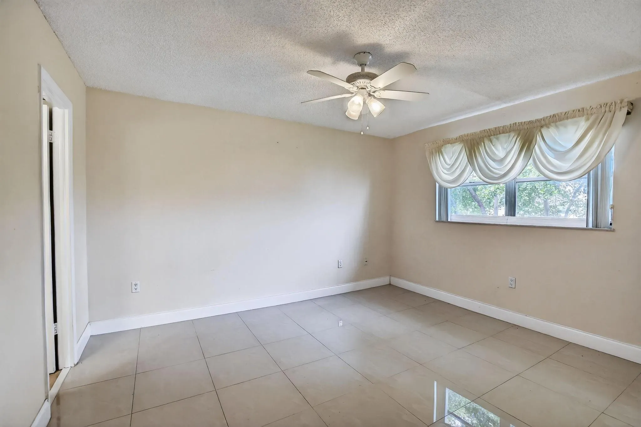 8100 Sunrise Lakes Blvd, #303
