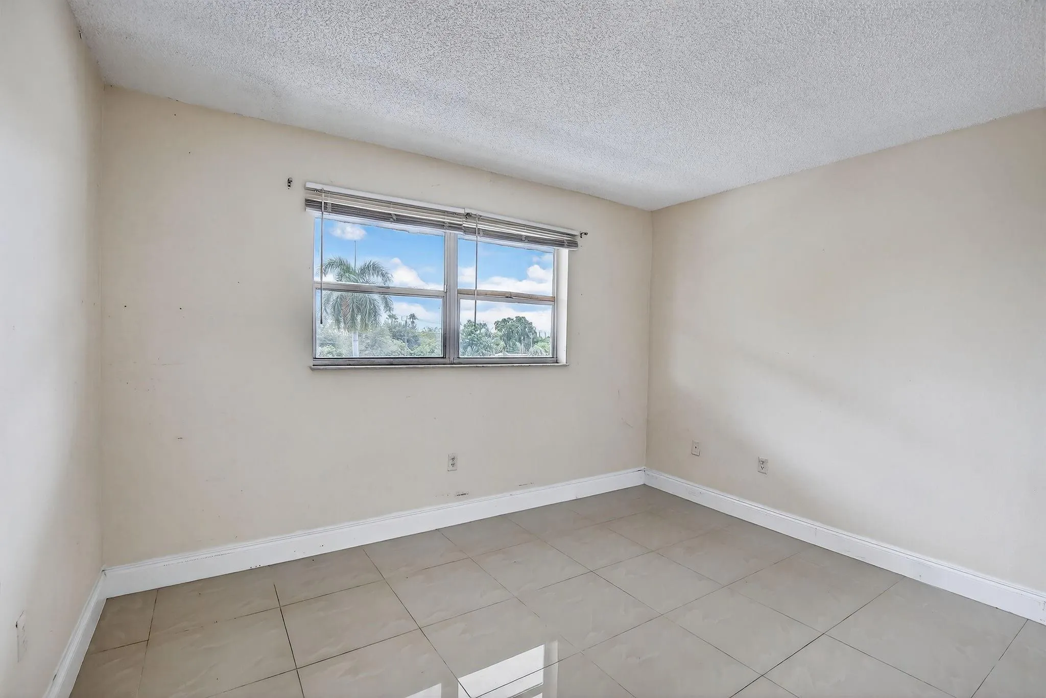 8100 Sunrise Lakes Blvd, #303