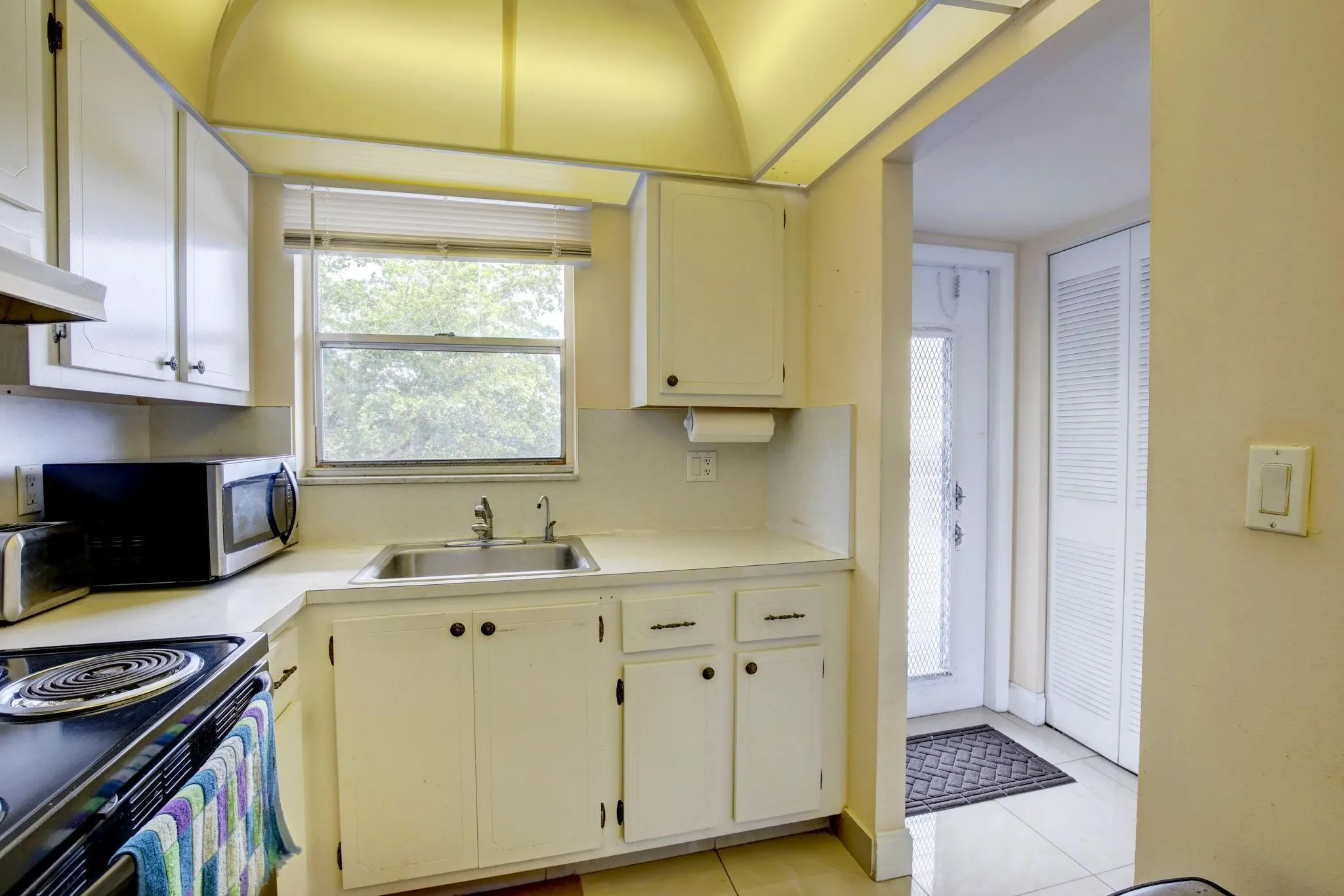 8100 Sunrise Lakes Blvd, #303