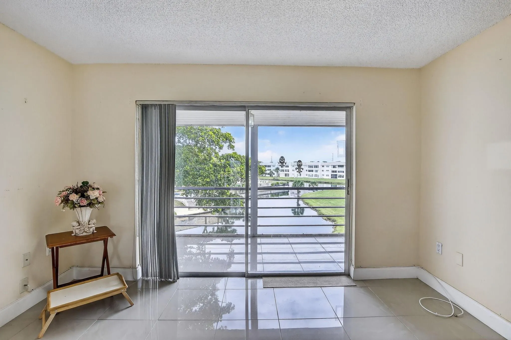 8100 Sunrise Lakes Blvd, #303