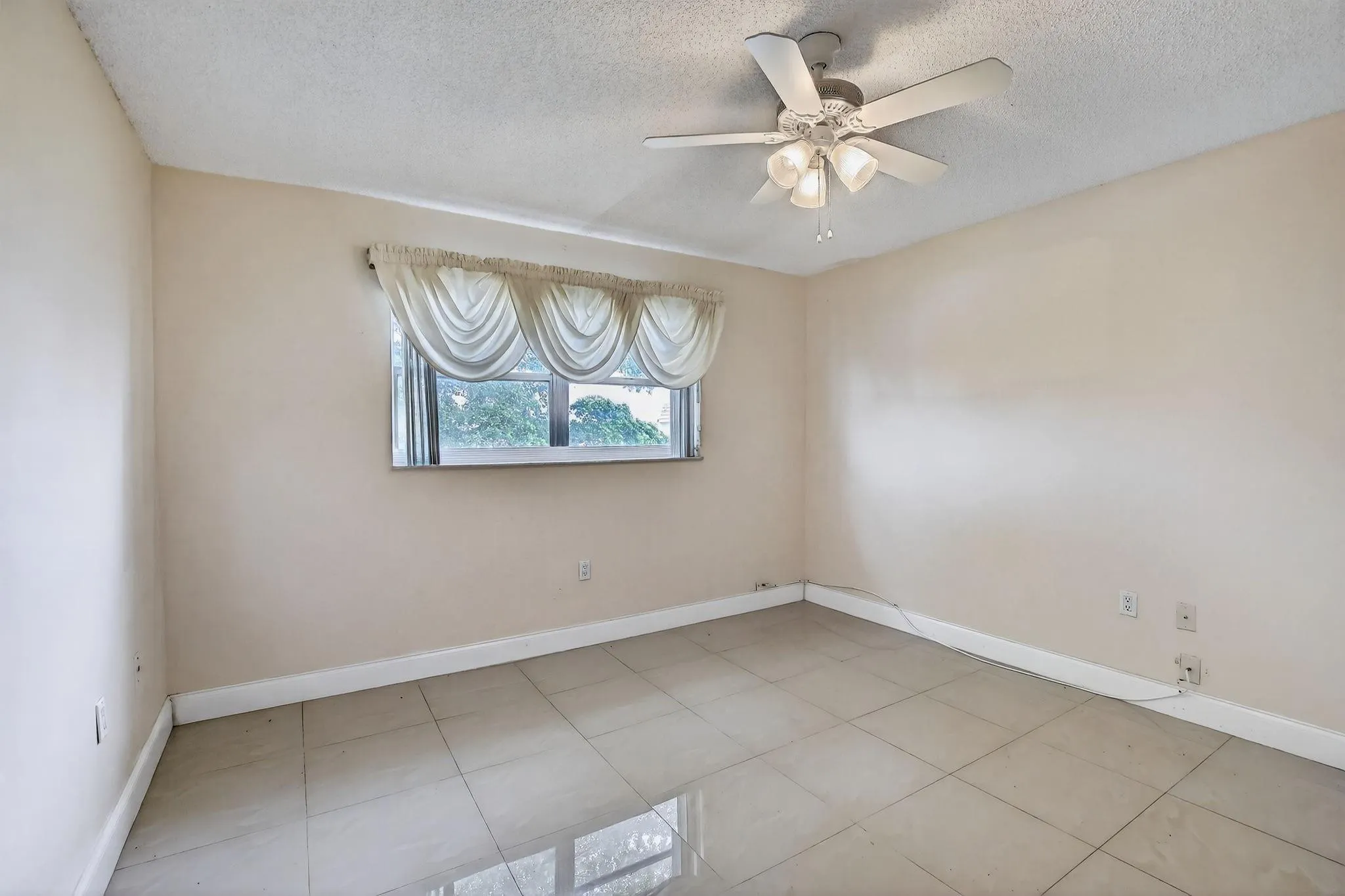 8100 Sunrise Lakes Blvd, #303