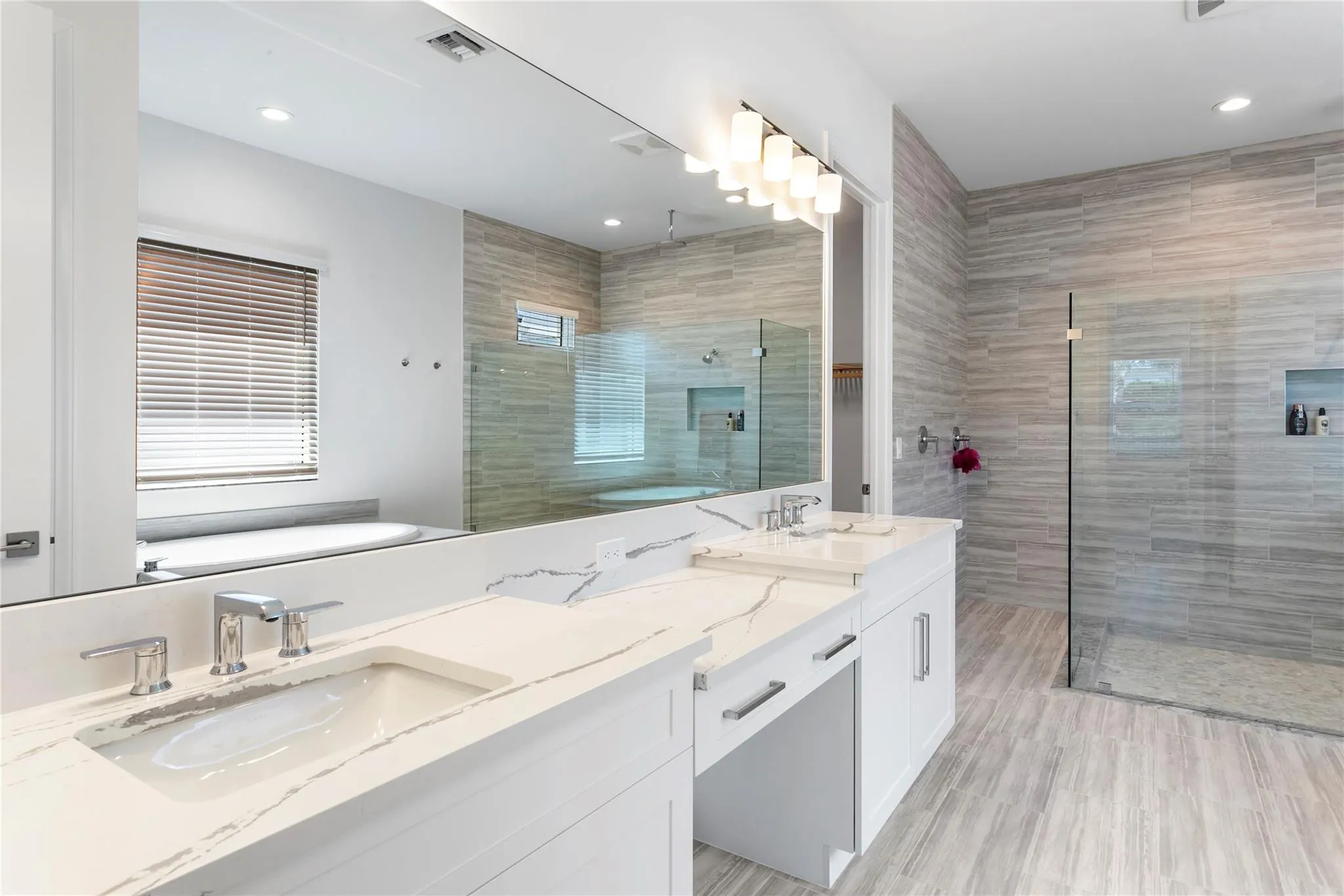 9224 Crestview Cir