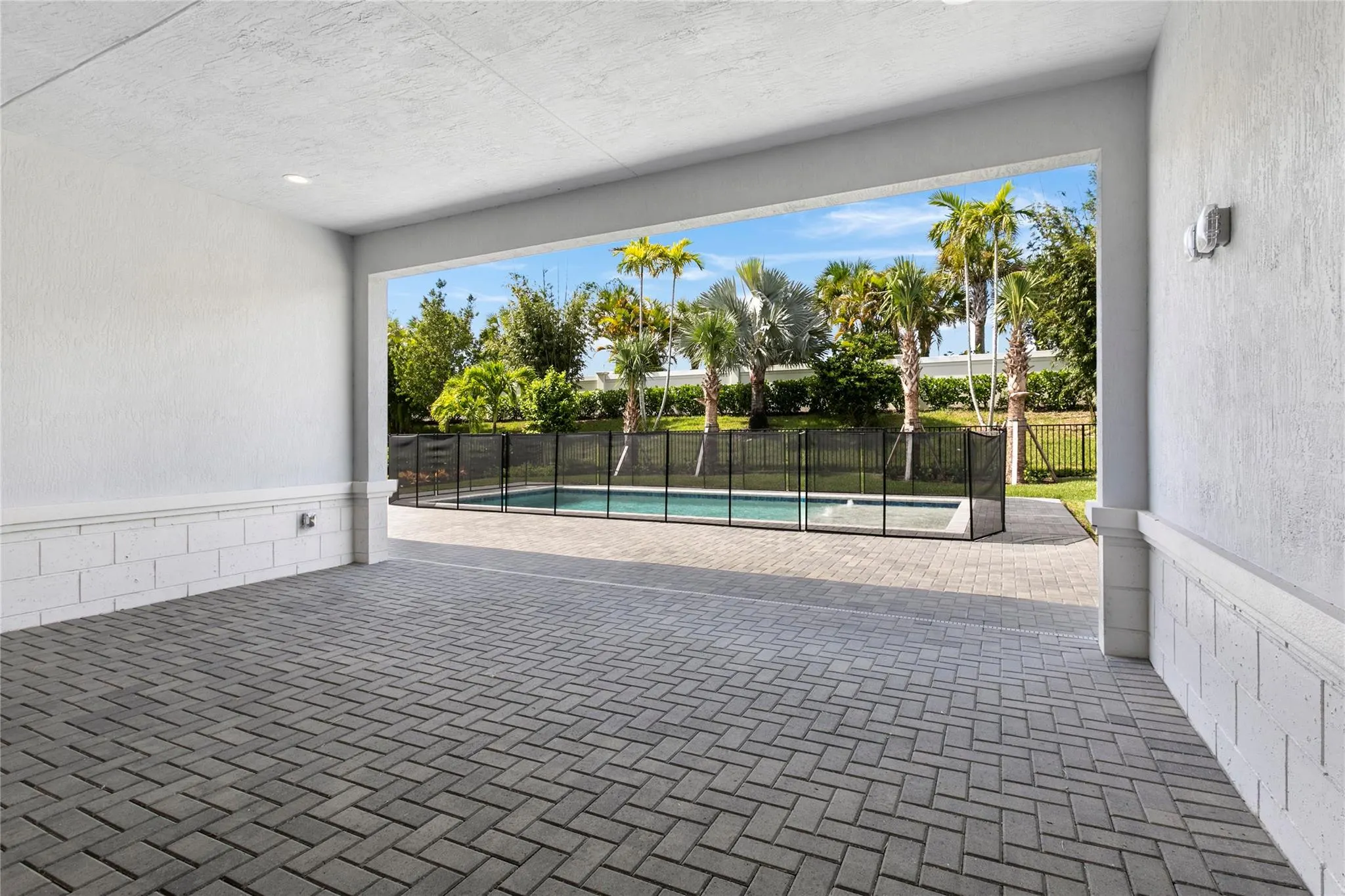 9224 Crestview Cir