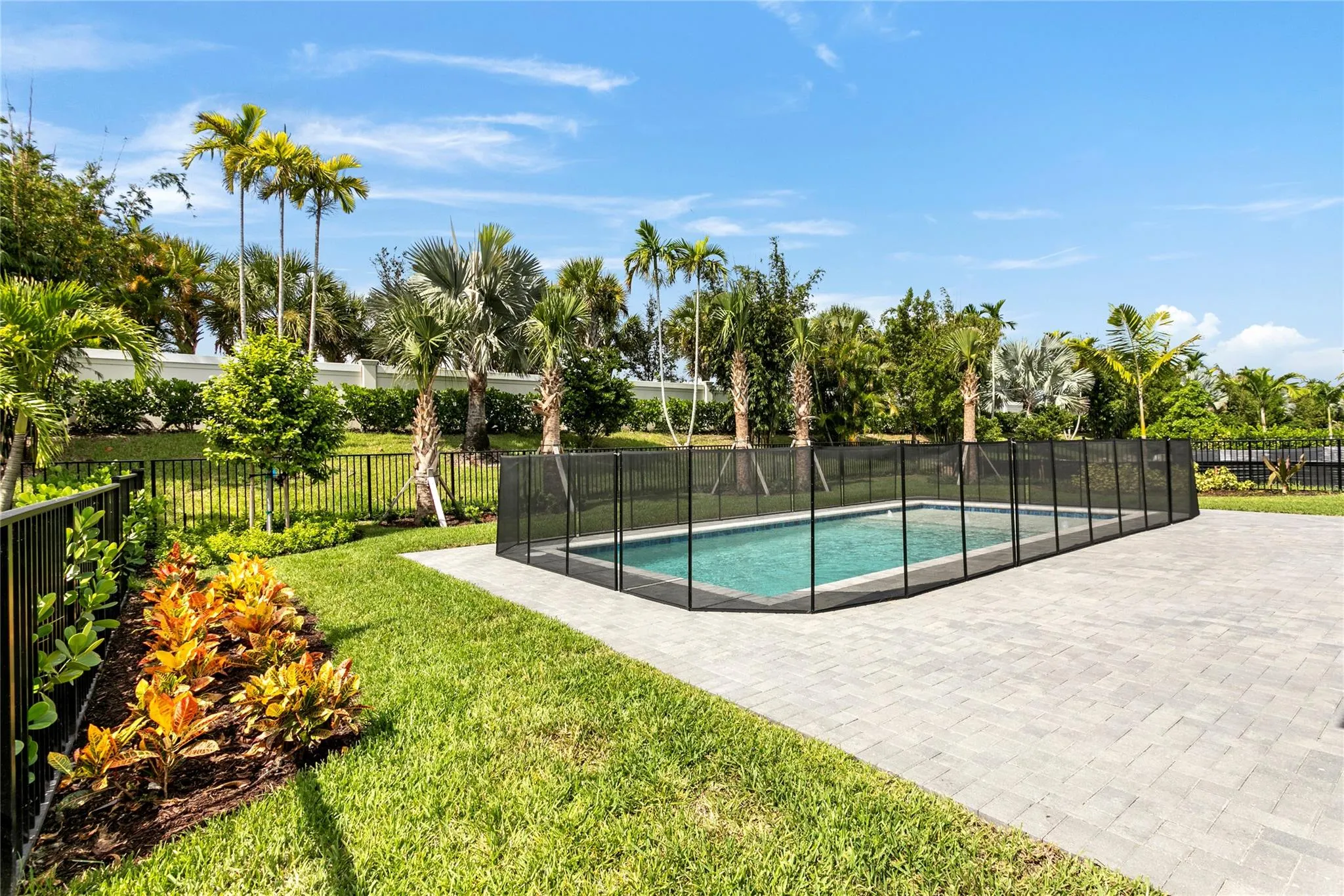 9224 Crestview Cir