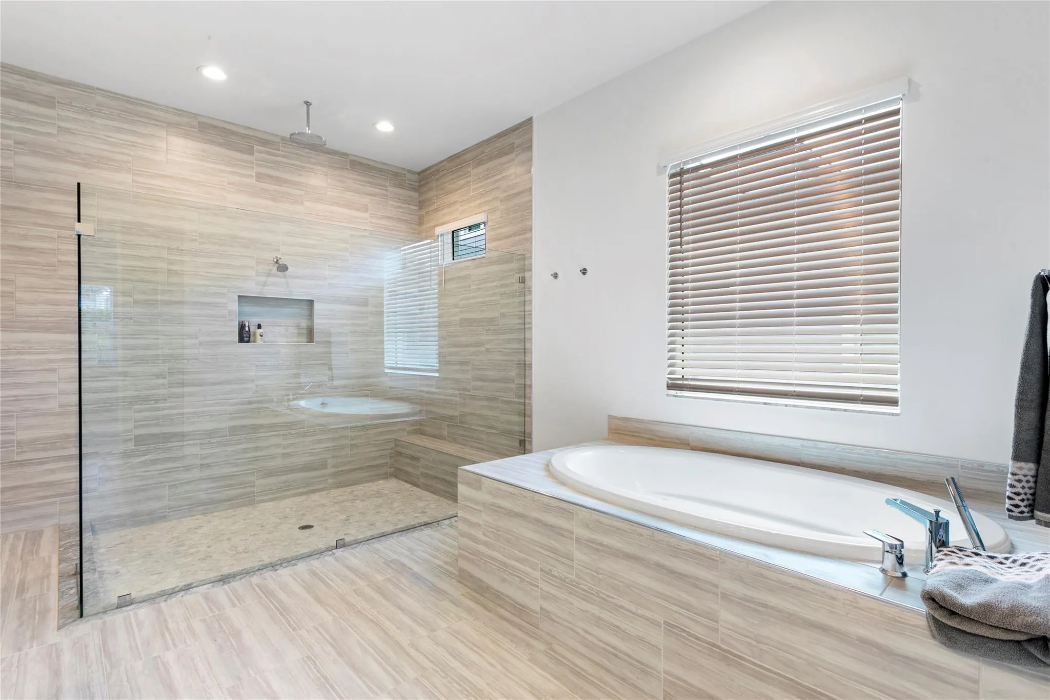 9224 Crestview Cir