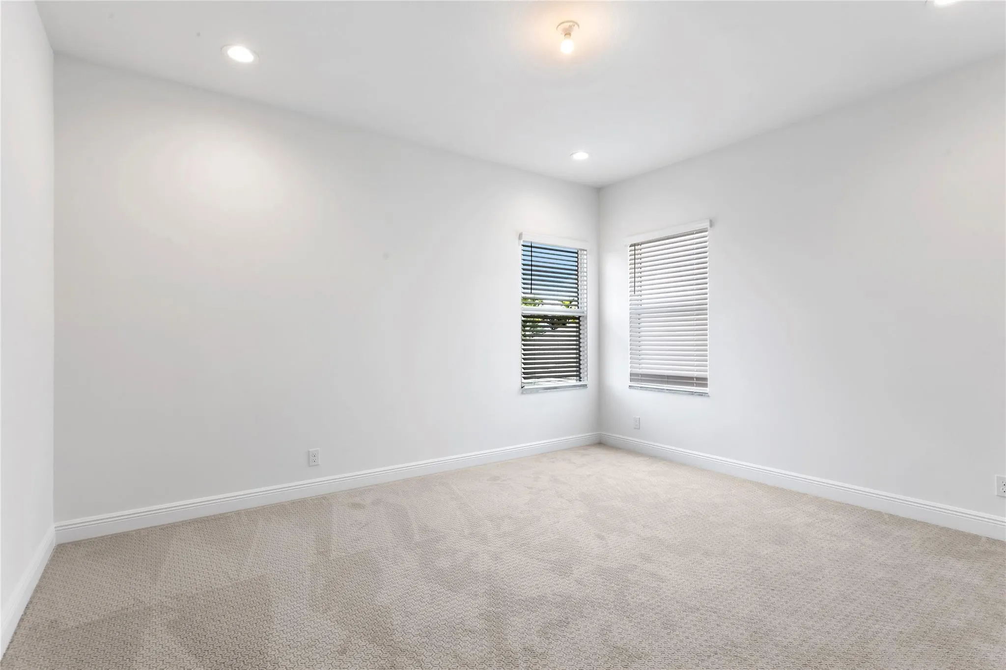 9224 Crestview Cir