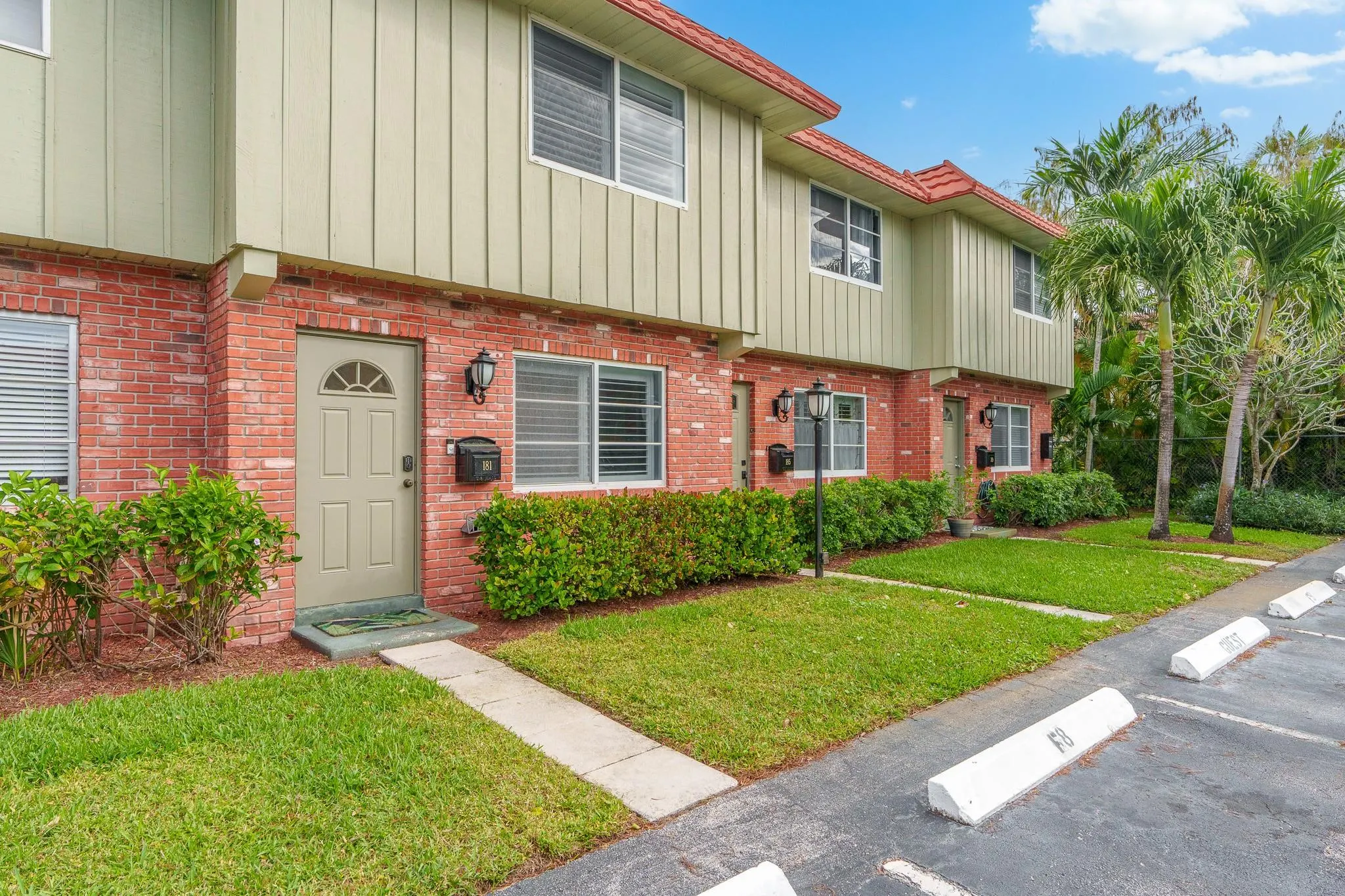 185 NE 20th Ct, #9F