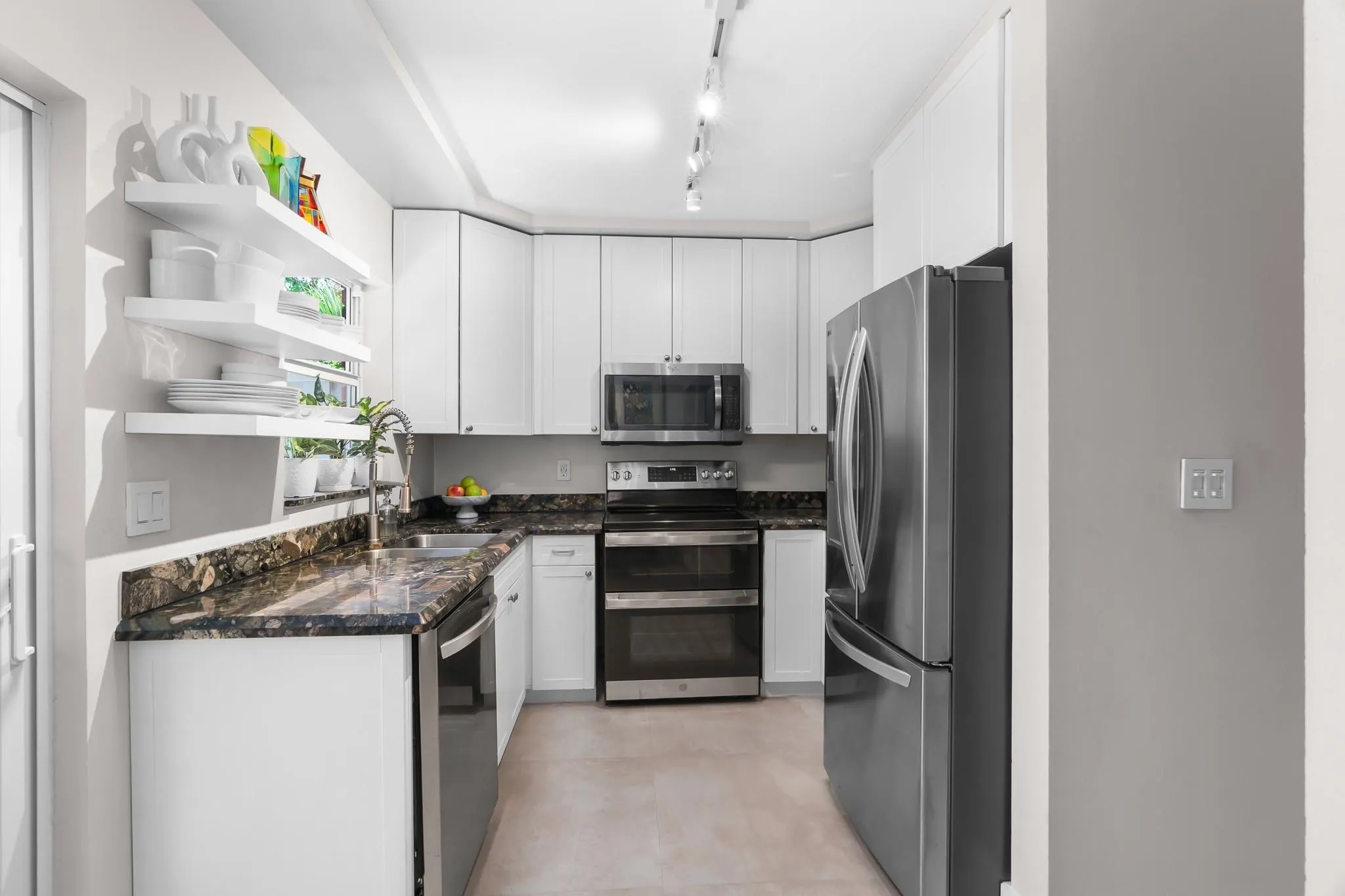 185 NE 20th Ct, #9F