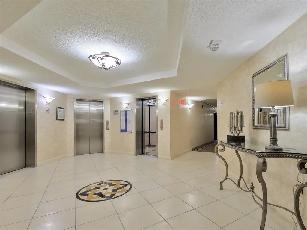 1400 Saint Charles Pl, #211
