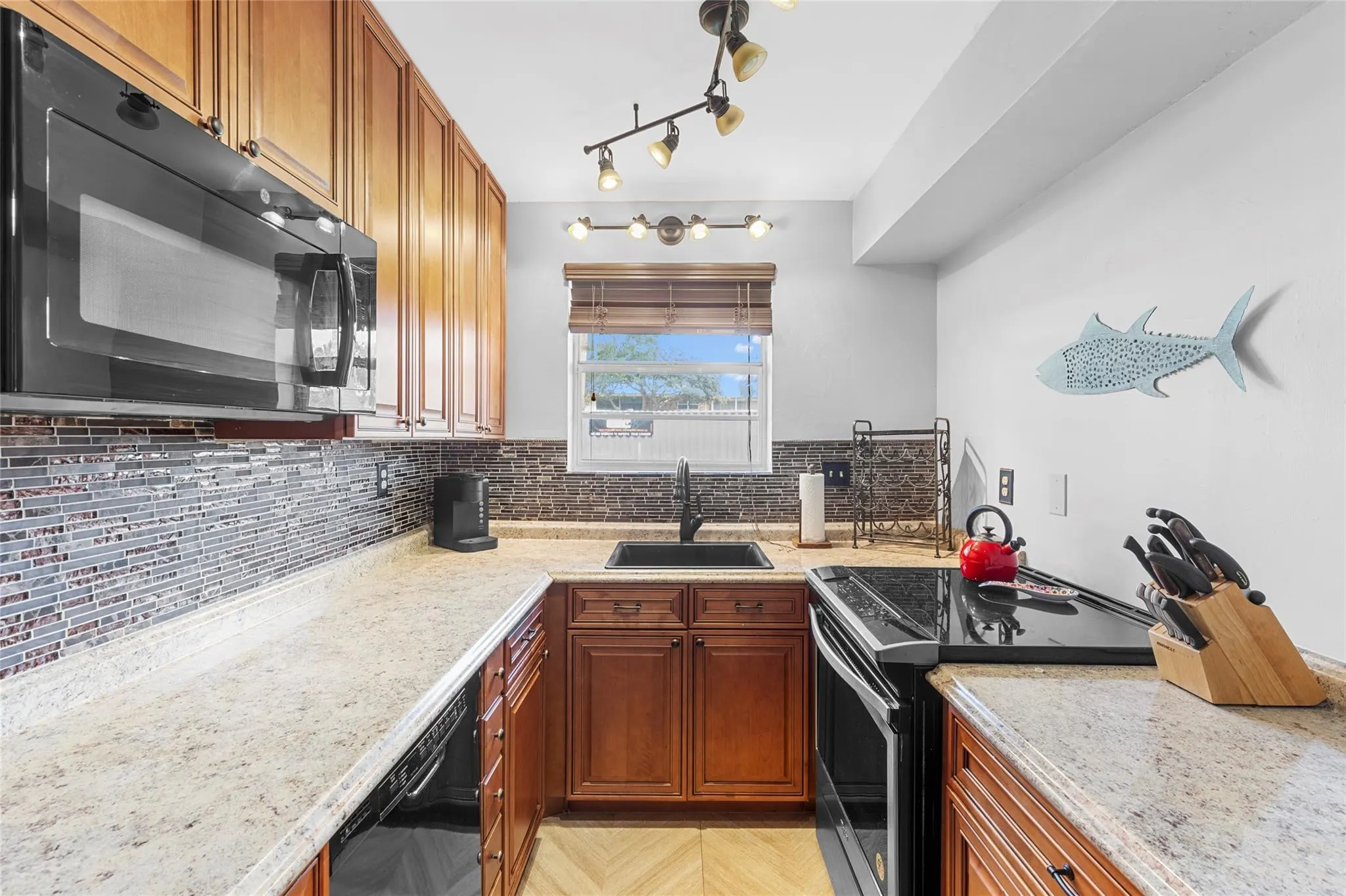 30 SE 13th St, #A6