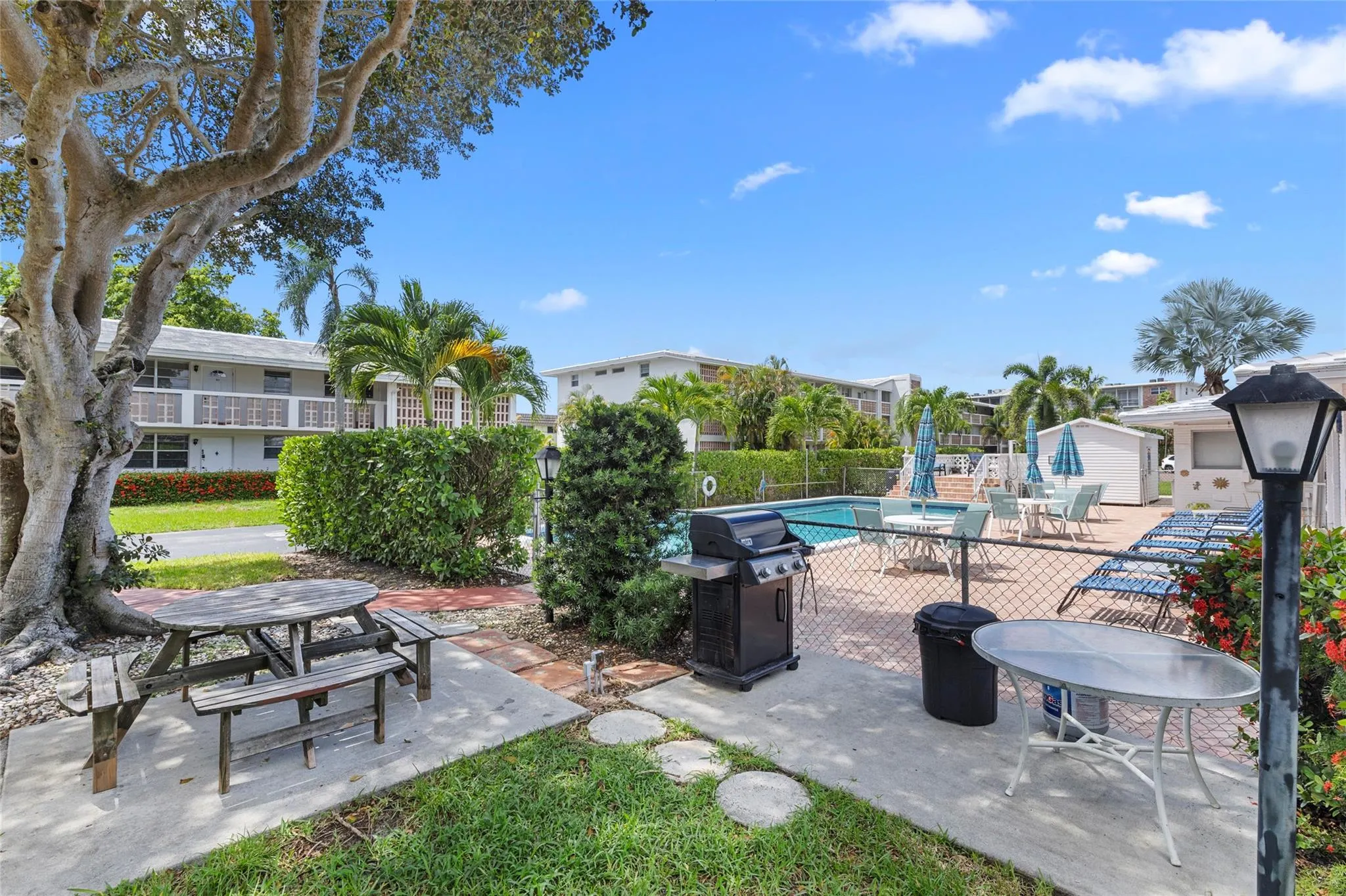 30 SE 13th St, #A6