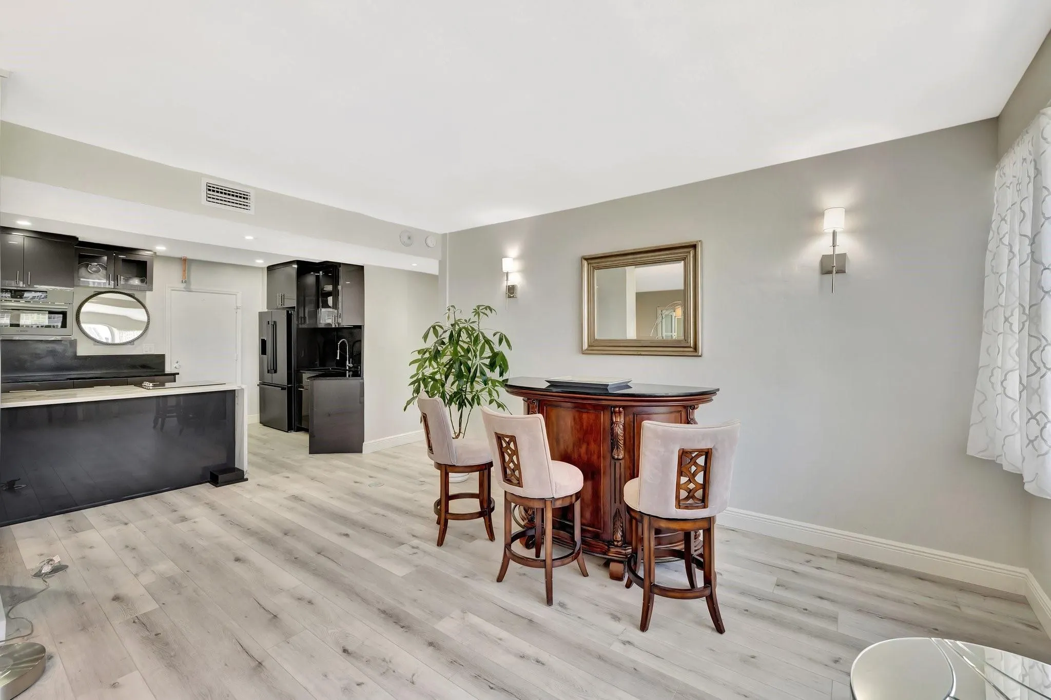 3333 NE 34th St, #608