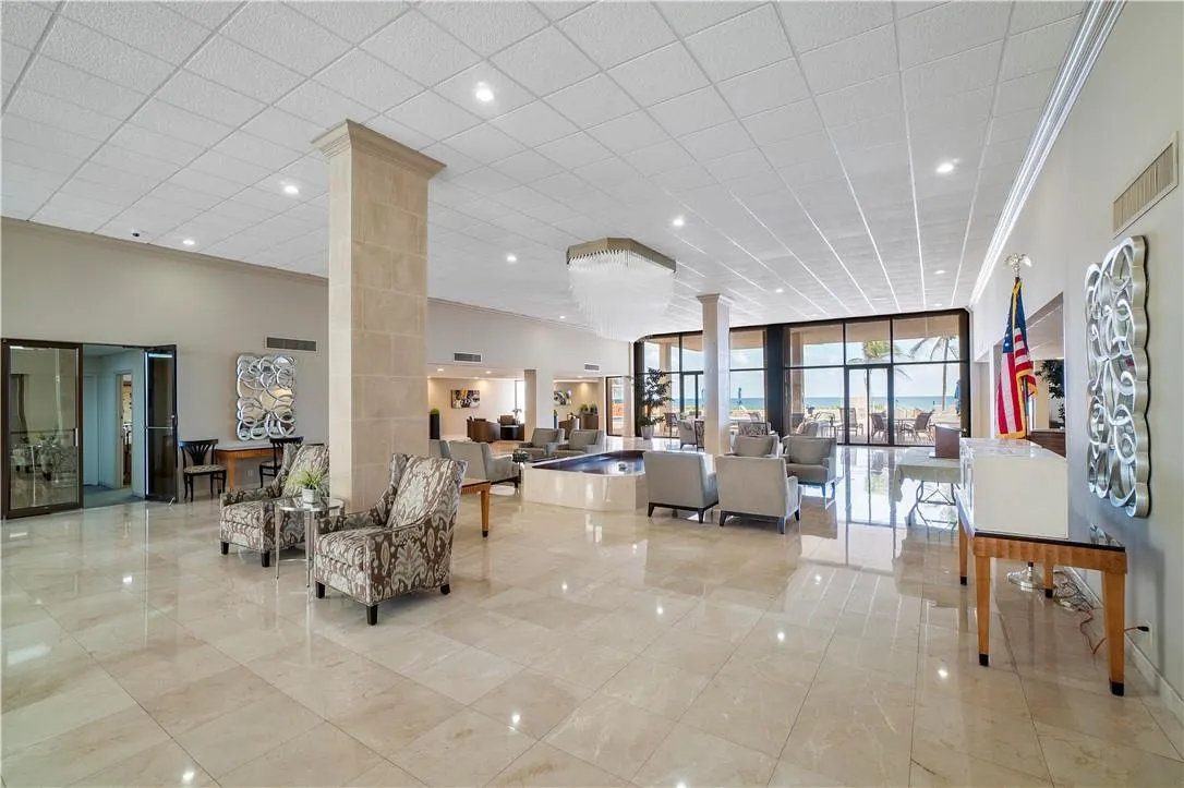 1147 Hillsboro Mile, #904