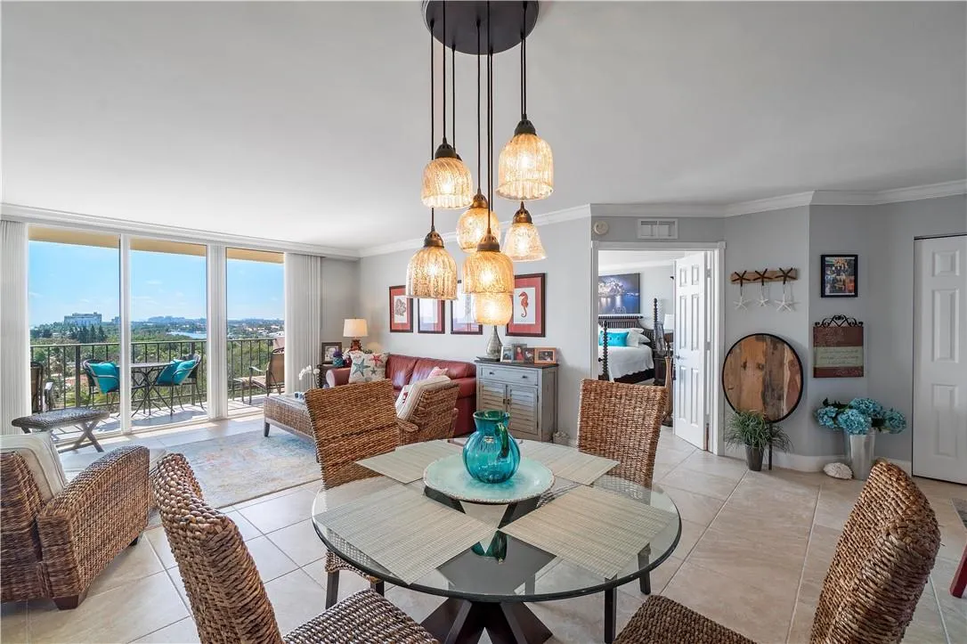 1147 Hillsboro Mile, #904