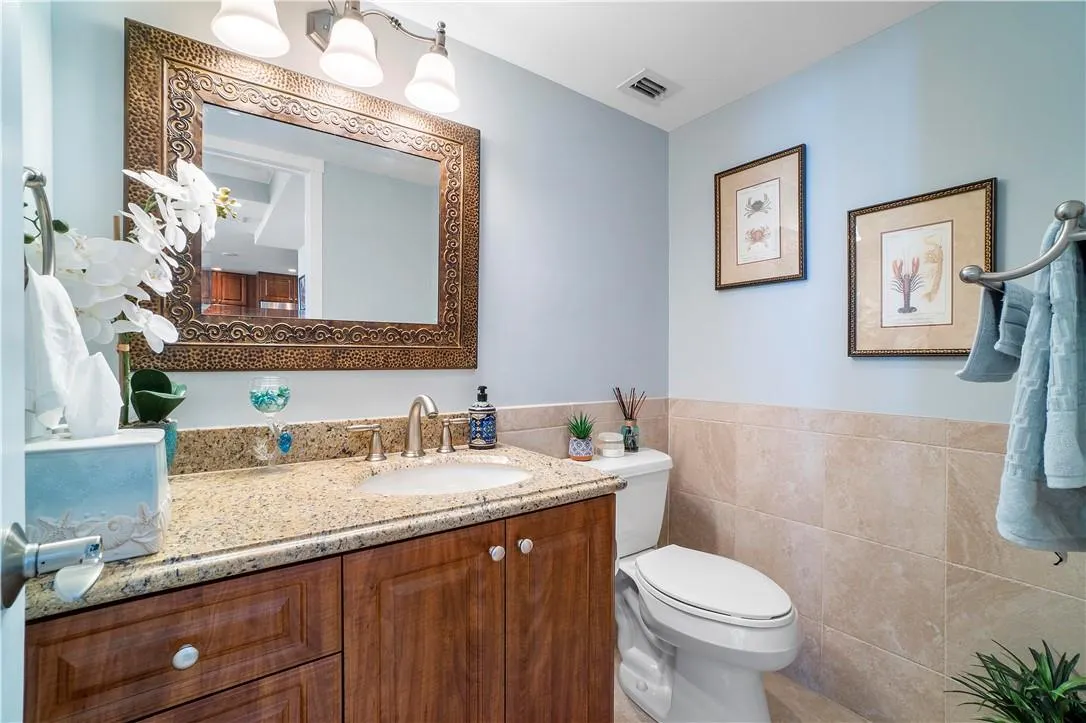 1147 Hillsboro Mile, #904