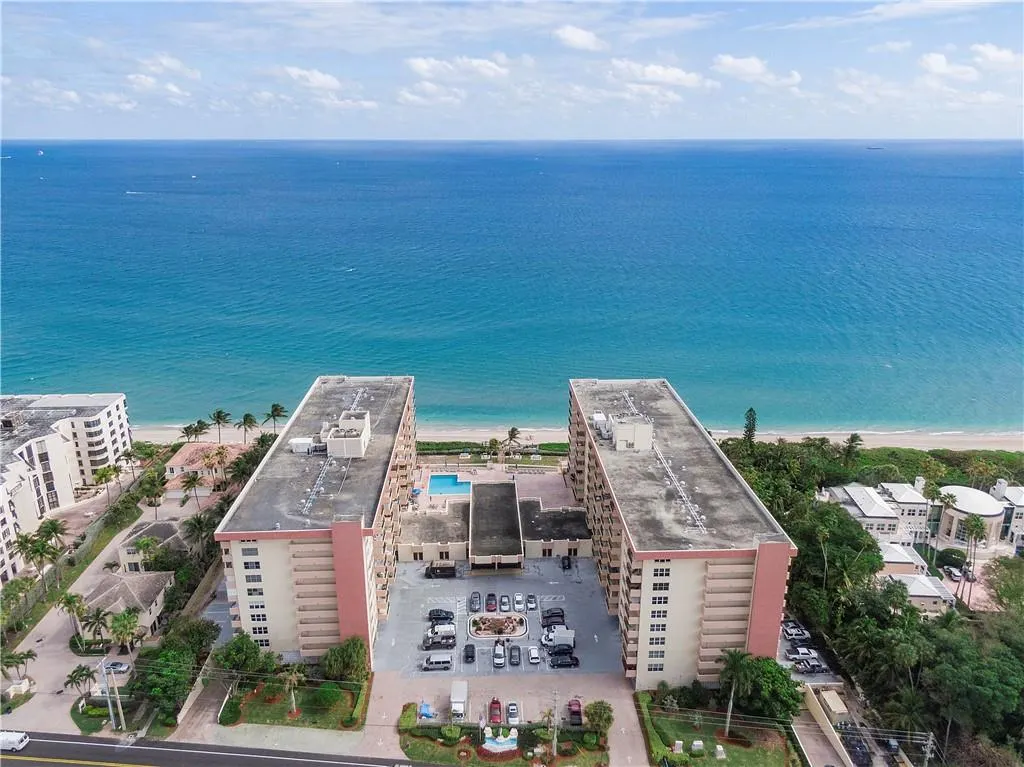 1147 Hillsboro Mile, #904