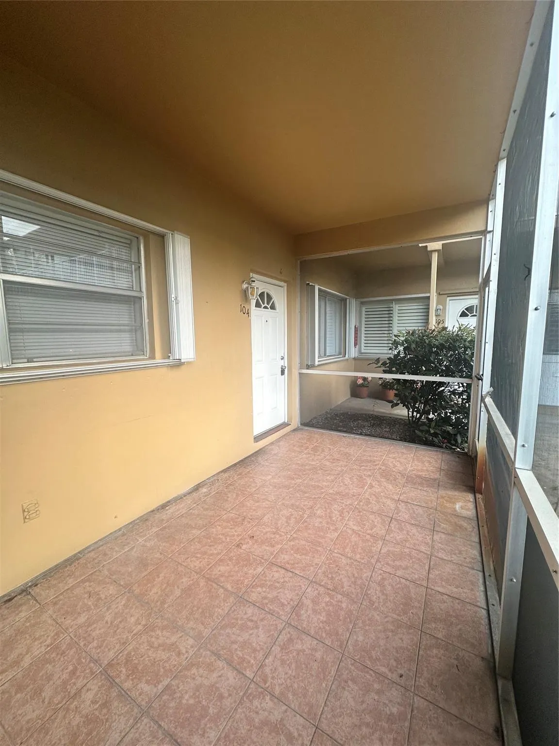 411 S Crescent Dr, #104